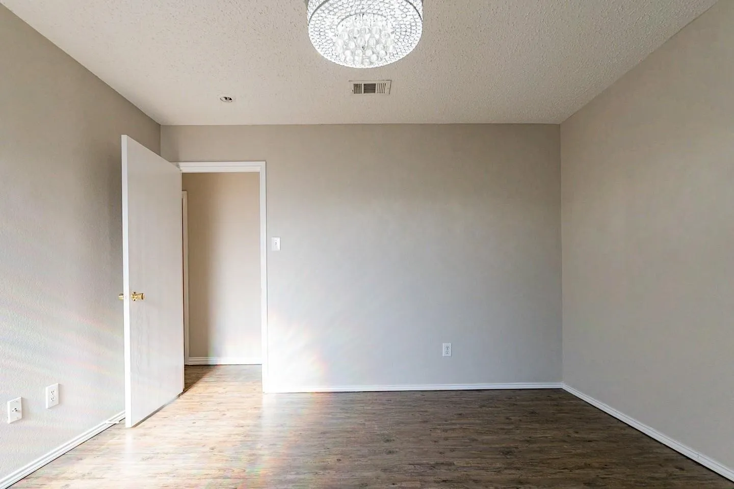 For Sale in Tarrant County , 5432 Camarillo Drive, Fort Worth, Texas 76244, 4 Bedroom, 2 Bathroom, 2 Garage spaces, 2,091 Sqft, built in 2002, mls#21360344, Real Estate Agent in Fort Worth, Homes For Sale in Tarrant county, Homes For Sale in Fort Worth, Realtor in Fort Worth Texas, Real Estate Brokerage Independent Realty Texas, Luminita Cordes Realtor