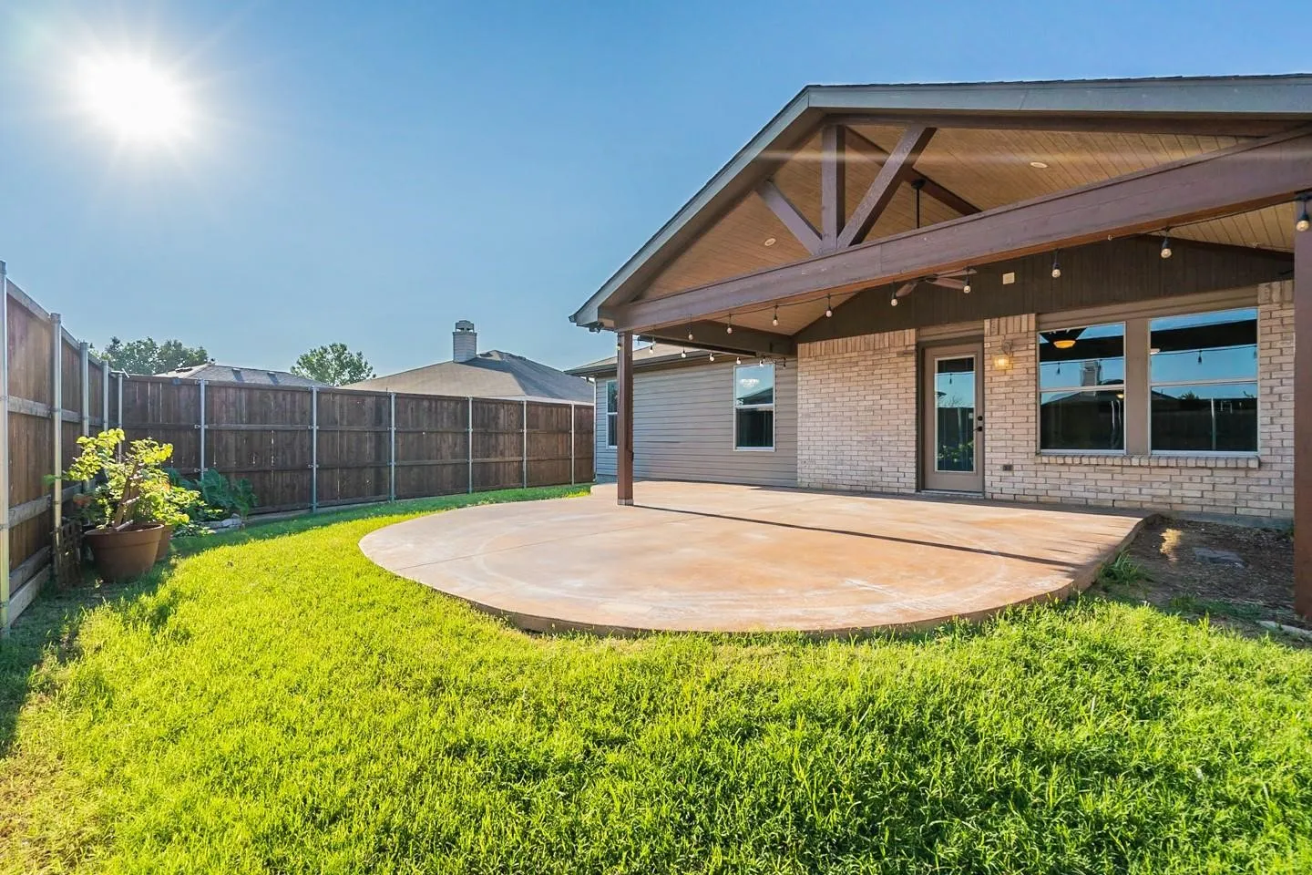 For Sale in Tarrant County , 5432 Camarillo Drive, Fort Worth, Texas 76244, 4 Bedroom, 2 Bathroom, 2 Garage spaces, 2,091 Sqft, built in 2002, mls#21360344, Real Estate Agent in Fort Worth, Homes For Sale in Tarrant county, Homes For Sale in Fort Worth, Realtor in Fort Worth Texas, Real Estate Brokerage Independent Realty Texas, Luminita Cordes Realtor