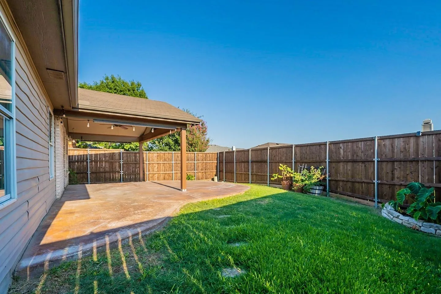 For Sale in Tarrant County , 5432 Camarillo Drive, Fort Worth, Texas 76244, 4 Bedroom, 2 Bathroom, 2 Garage spaces, 2,091 Sqft, built in 2002, mls#21360344, Real Estate Agent in Fort Worth, Homes For Sale in Tarrant county, Homes For Sale in Fort Worth, Realtor in Fort Worth Texas, Real Estate Brokerage Independent Realty Texas, Luminita Cordes Realtor