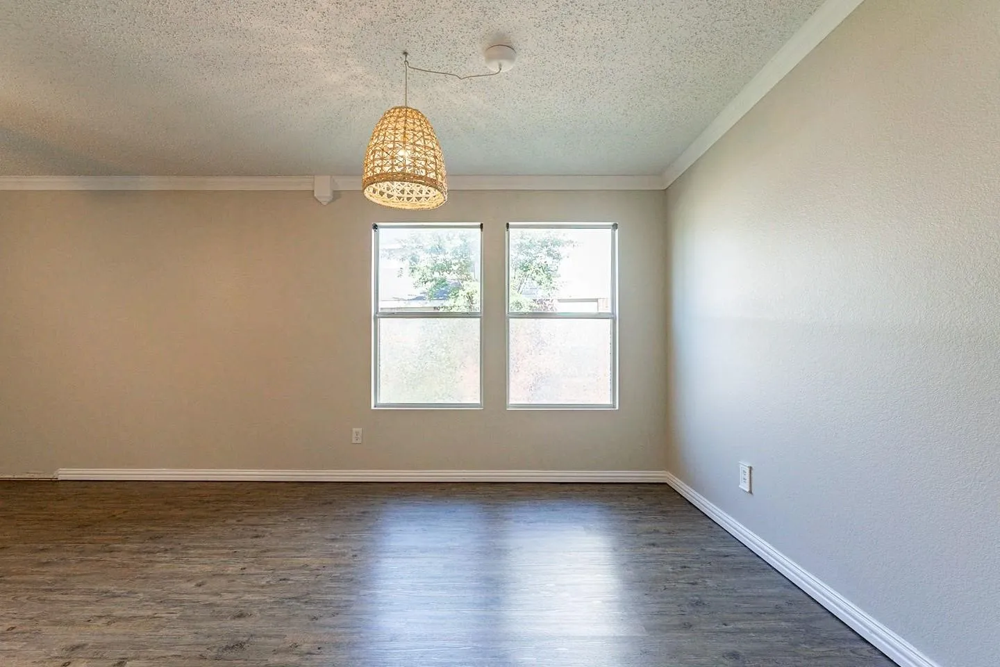 For Sale in Tarrant County , 5432 Camarillo Drive, Fort Worth, Texas 76244, 4 Bedroom, 2 Bathroom, 2 Garage spaces, 2,091 Sqft, built in 2002, mls#21360344, Real Estate Agent in Fort Worth, Homes For Sale in Tarrant county, Homes For Sale in Fort Worth, Realtor in Fort Worth Texas, Real Estate Brokerage Independent Realty Texas, Luminita Cordes Realtor