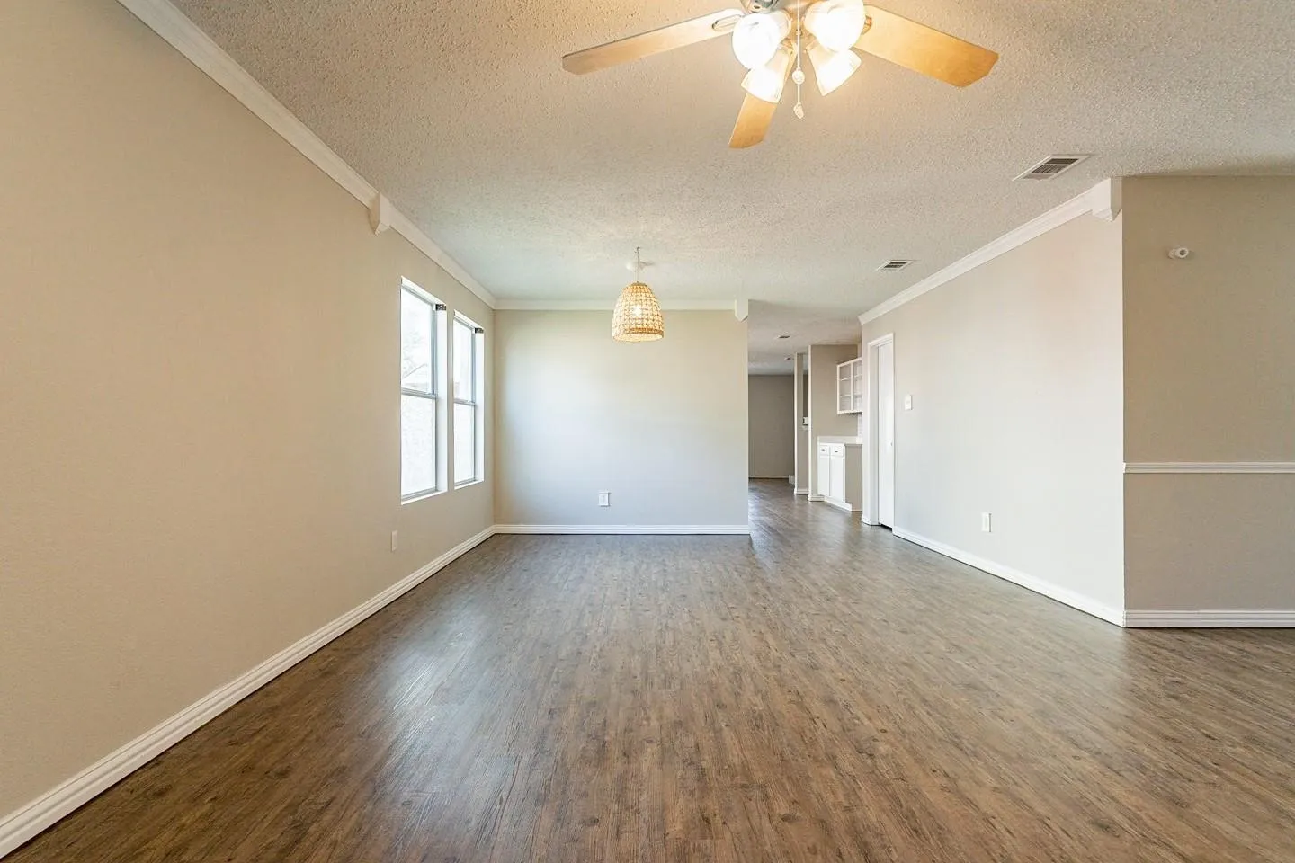 For Sale in Tarrant County , 5432 Camarillo Drive, Fort Worth, Texas 76244, 4 Bedroom, 2 Bathroom, 2 Garage spaces, 2,091 Sqft, built in 2002, mls#21360344, Real Estate Agent in Fort Worth, Homes For Sale in Tarrant county, Homes For Sale in Fort Worth, Realtor in Fort Worth Texas, Real Estate Brokerage Independent Realty Texas, Luminita Cordes Realtor