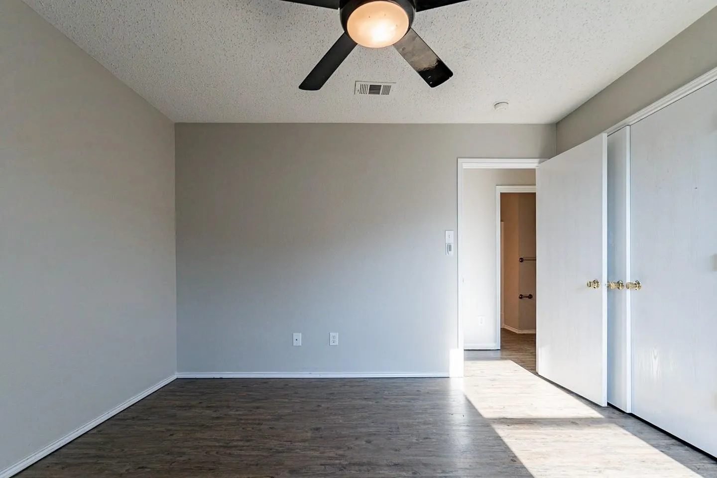 For Sale in Tarrant County , 5432 Camarillo Drive, Fort Worth, Texas 76244, 4 Bedroom, 2 Bathroom, 2 Garage spaces, 2,091 Sqft, built in 2002, mls#21360344, Real Estate Agent in Fort Worth, Homes For Sale in Tarrant county, Homes For Sale in Fort Worth, Realtor in Fort Worth Texas, Real Estate Brokerage Independent Realty Texas, Luminita Cordes Realtor