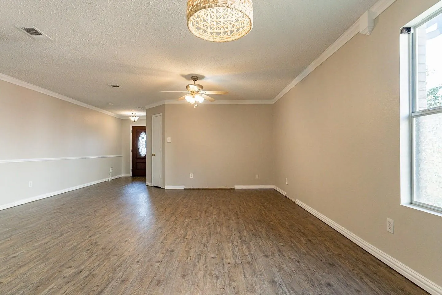 For Sale in Tarrant County , 5432 Camarillo Drive, Fort Worth, Texas 76244, 4 Bedroom, 2 Bathroom, 2 Garage spaces, 2,091 Sqft, built in 2002, mls#21360344, Real Estate Agent in Fort Worth, Homes For Sale in Tarrant county, Homes For Sale in Fort Worth, Realtor in Fort Worth Texas, Real Estate Brokerage Independent Realty Texas, Luminita Cordes Realtor