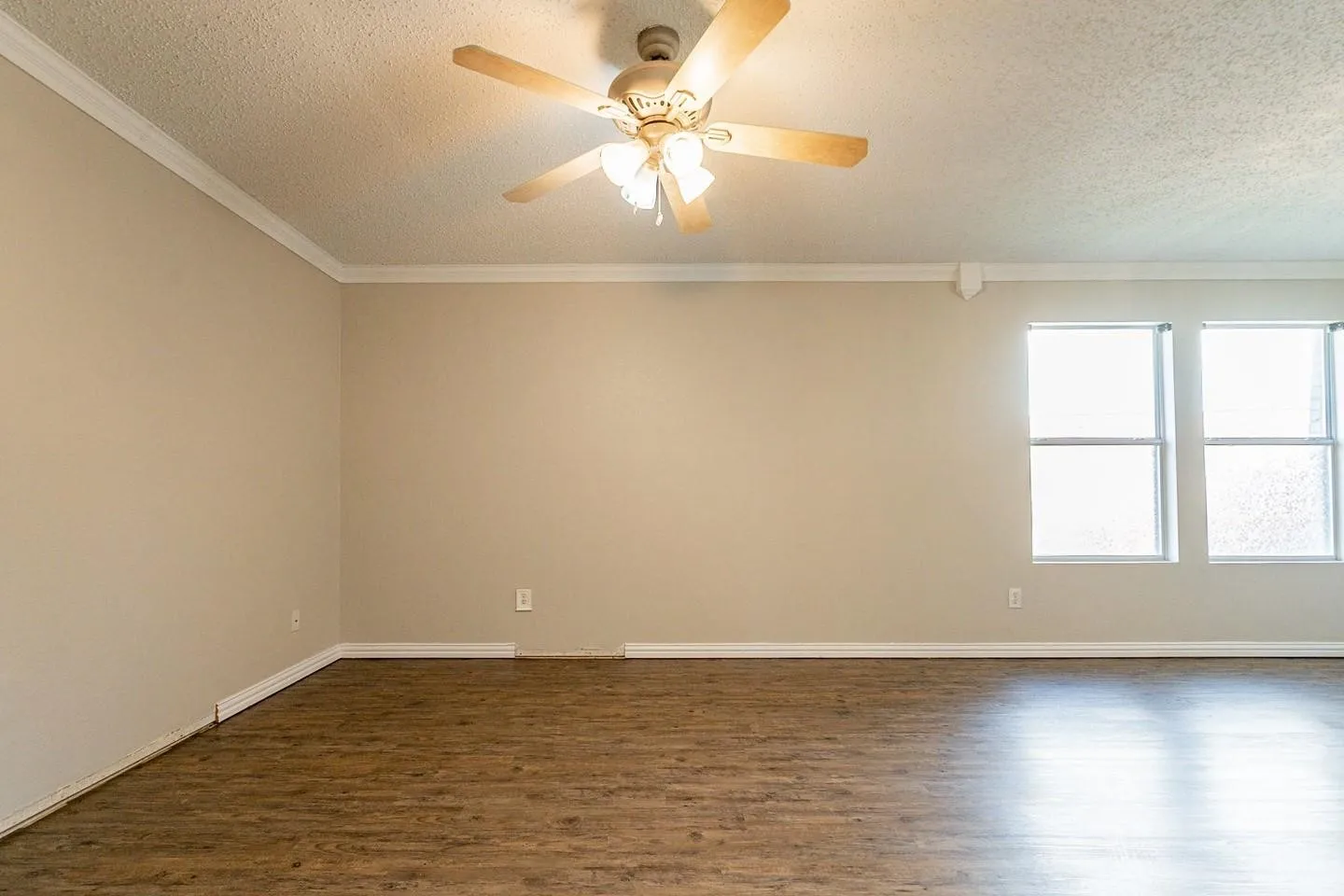 For Sale in Tarrant County , 5432 Camarillo Drive, Fort Worth, Texas 76244, 4 Bedroom, 2 Bathroom, 2 Garage spaces, 2,091 Sqft, built in 2002, mls#21360344, Real Estate Agent in Fort Worth, Homes For Sale in Tarrant county, Homes For Sale in Fort Worth, Realtor in Fort Worth Texas, Real Estate Brokerage Independent Realty Texas, Luminita Cordes Realtor