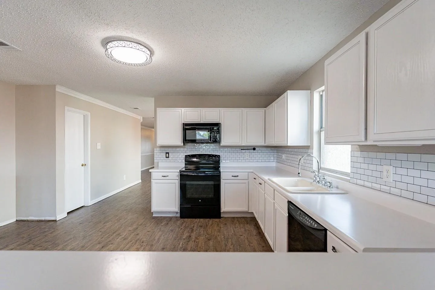 For Sale in Tarrant County , 5432 Camarillo Drive, Fort Worth, Texas 76244, 4 Bedroom, 2 Bathroom, 2 Garage spaces, 2,091 Sqft, built in 2002, mls#21360344, Real Estate Agent in Fort Worth, Homes For Sale in Tarrant county, Homes For Sale in Fort Worth, Realtor in Fort Worth Texas, Real Estate Brokerage Independent Realty Texas, Luminita Cordes Realtor