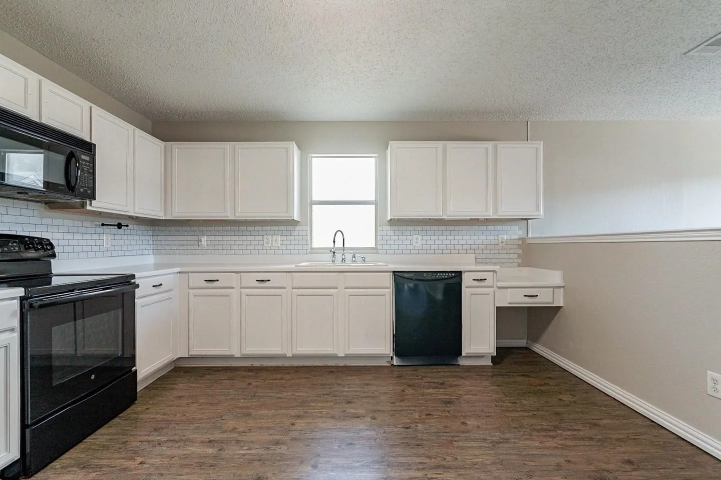 For Sale in Tarrant County , 5432 Camarillo Drive, Fort Worth, Texas 76244, 4 Bedroom, 2 Bathroom, 2 Garage spaces, 2,091 Sqft, built in 2002, mls#21360344, Real Estate Agent in Fort Worth, Homes For Sale in Tarrant county, Homes For Sale in Fort Worth, Realtor in Fort Worth Texas, Real Estate Brokerage Independent Realty Texas, Luminita Cordes Realtor
