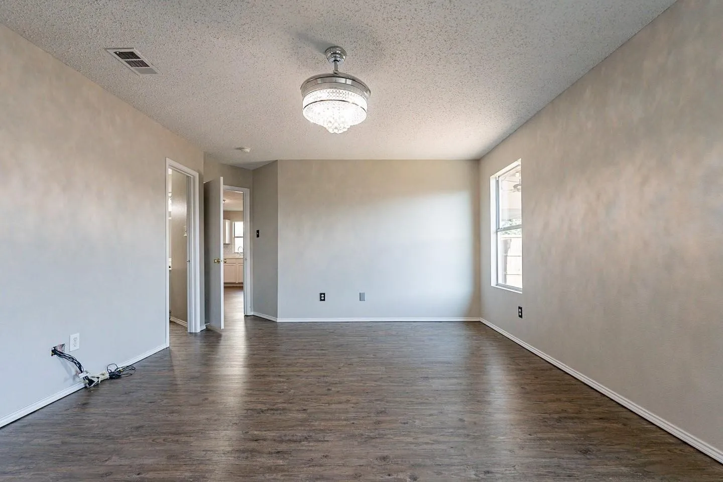 For Sale in Tarrant County , 5432 Camarillo Drive, Fort Worth, Texas 76244, 4 Bedroom, 2 Bathroom, 2 Garage spaces, 2,091 Sqft, built in 2002, mls#21360344, Real Estate Agent in Fort Worth, Homes For Sale in Tarrant county, Homes For Sale in Fort Worth, Realtor in Fort Worth Texas, Real Estate Brokerage Independent Realty Texas, Luminita Cordes Realtor