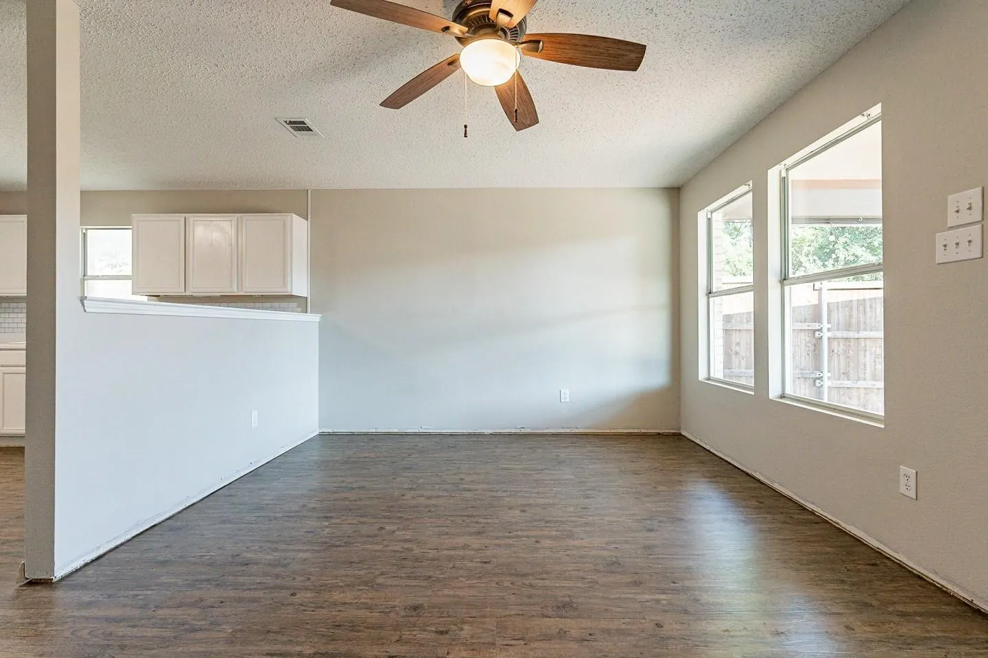 For Sale in Tarrant County , 5432 Camarillo Drive, Fort Worth, Texas 76244, 4 Bedroom, 2 Bathroom, 2 Garage spaces, 2,091 Sqft, built in 2002, mls#21360344, Real Estate Agent in Fort Worth, Homes For Sale in Tarrant county, Homes For Sale in Fort Worth, Realtor in Fort Worth Texas, Real Estate Brokerage Independent Realty Texas, Luminita Cordes Realtor