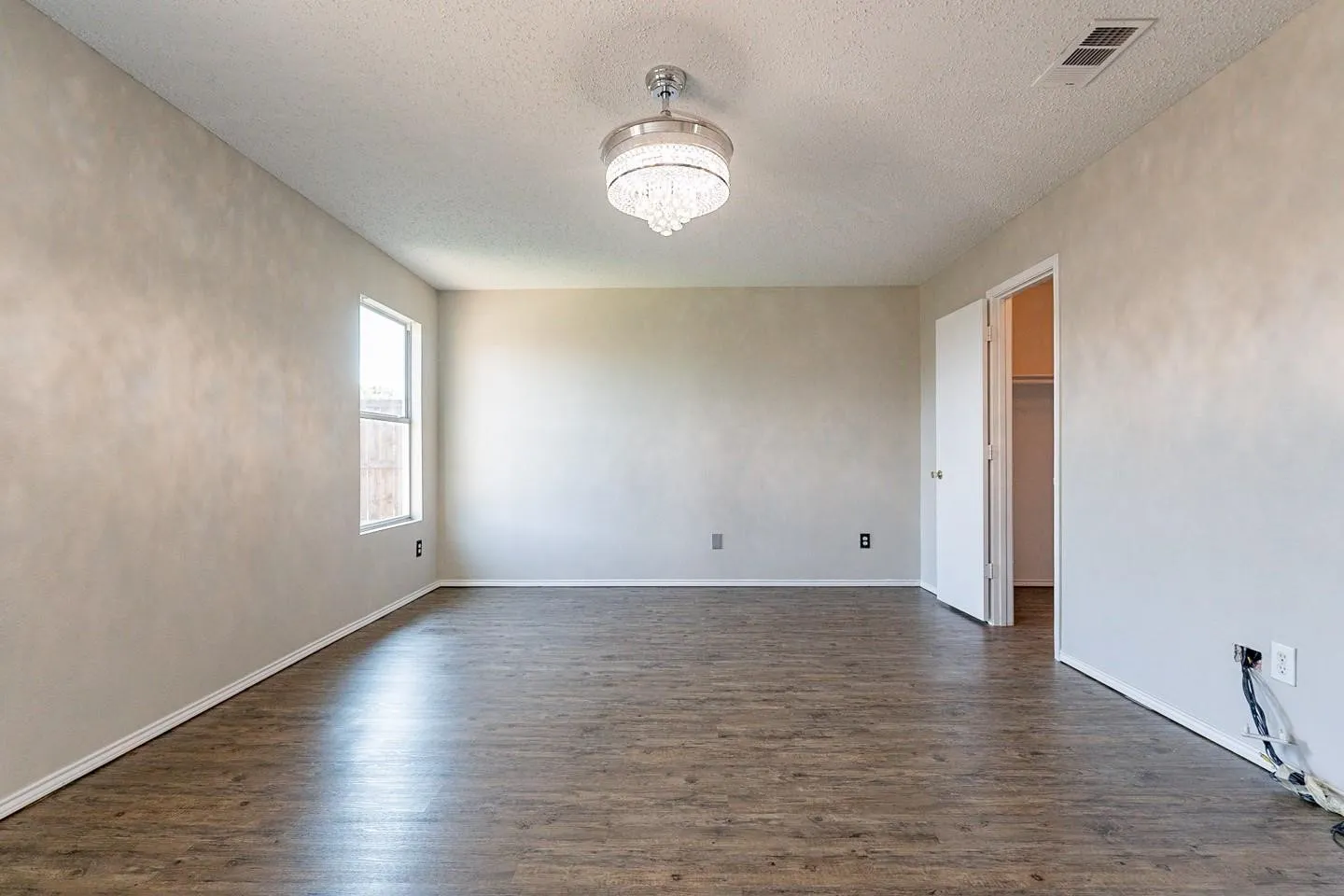For Sale in Tarrant County , 5432 Camarillo Drive, Fort Worth, Texas 76244, 4 Bedroom, 2 Bathroom, 2 Garage spaces, 2,091 Sqft, built in 2002, mls#21360344, Real Estate Agent in Fort Worth, Homes For Sale in Tarrant county, Homes For Sale in Fort Worth, Realtor in Fort Worth Texas, Real Estate Brokerage Independent Realty Texas, Luminita Cordes Realtor