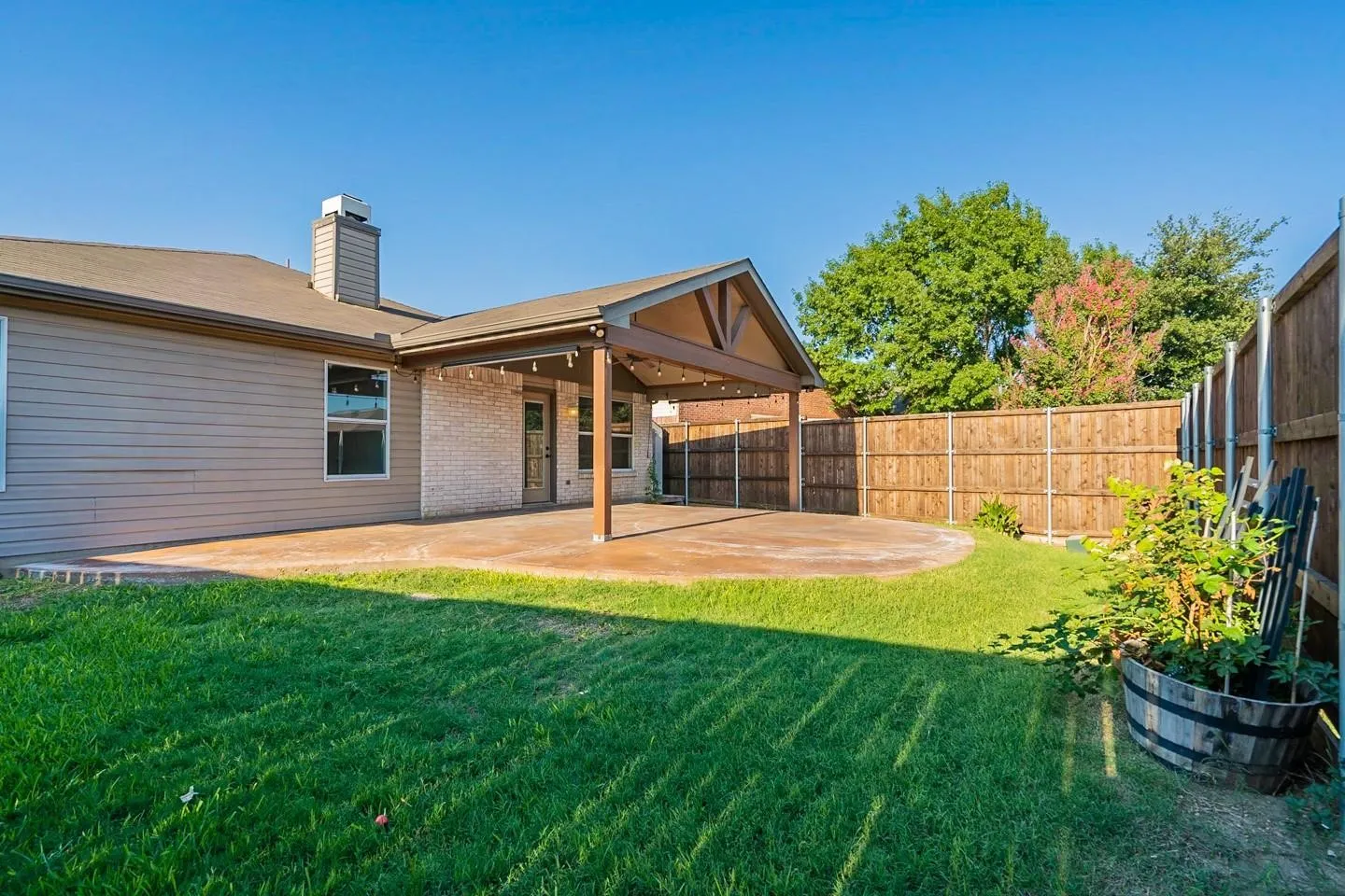 For Sale in Tarrant County , 5432 Camarillo Drive, Fort Worth, Texas 76244, 4 Bedroom, 2 Bathroom, 2 Garage spaces, 2,091 Sqft, built in 2002, mls#21360344, Real Estate Agent in Fort Worth, Homes For Sale in Tarrant county, Homes For Sale in Fort Worth, Realtor in Fort Worth Texas, Real Estate Brokerage Independent Realty Texas, Luminita Cordes Realtor