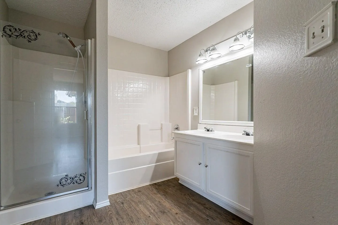 For Sale in Tarrant County , 5432 Camarillo Drive, Fort Worth, Texas 76244, 4 Bedroom, 2 Bathroom, 2 Garage spaces, 2,091 Sqft, built in 2002, mls#21360344, Real Estate Agent in Fort Worth, Homes For Sale in Tarrant county, Homes For Sale in Fort Worth, Realtor in Fort Worth Texas, Real Estate Brokerage Independent Realty Texas, Luminita Cordes Realtor
