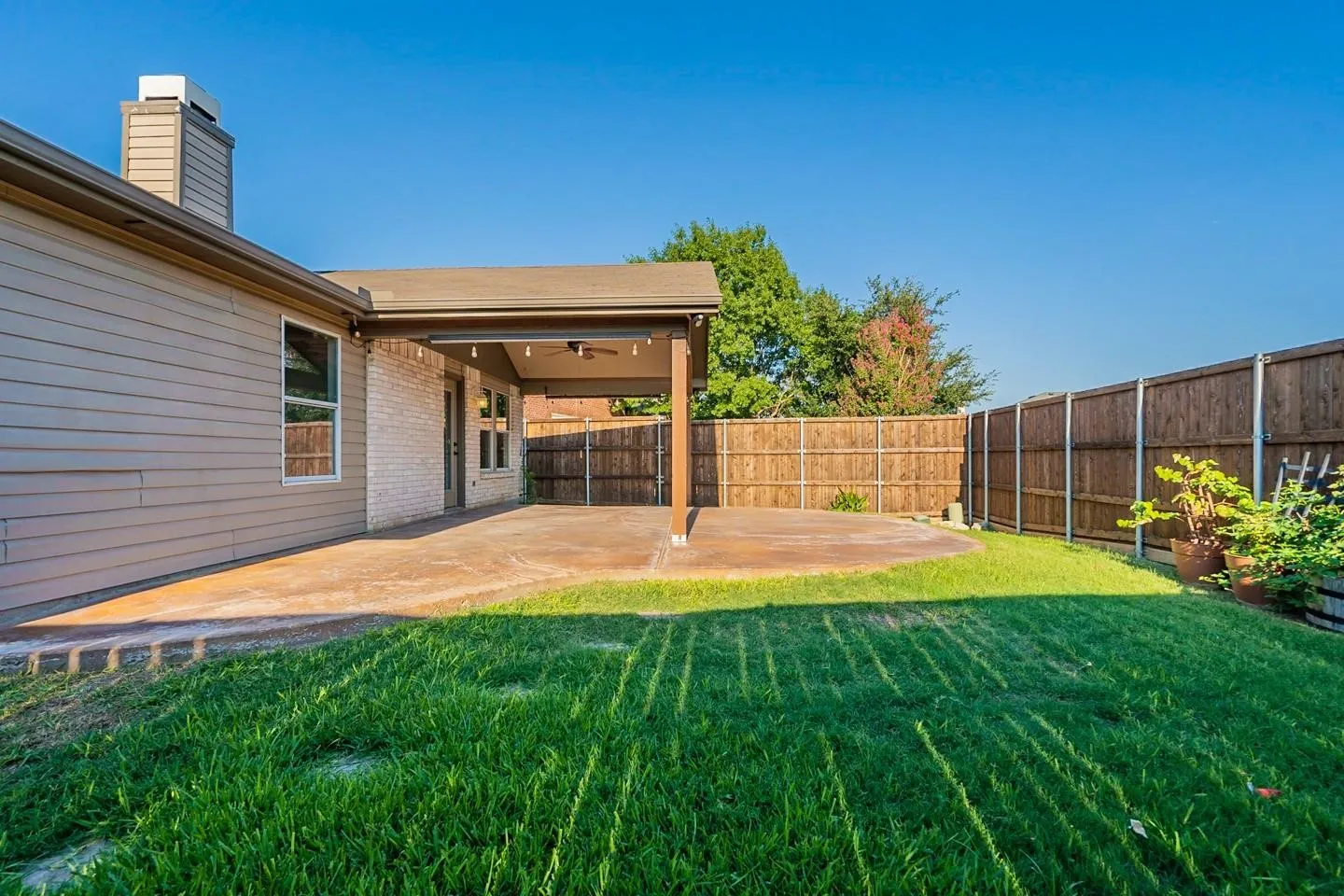 For Sale in Tarrant County , 5432 Camarillo Drive, Fort Worth, Texas 76244, 4 Bedroom, 2 Bathroom, 2 Garage spaces, 2,091 Sqft, built in 2002, mls#21360344, Real Estate Agent in Fort Worth, Homes For Sale in Tarrant county, Homes For Sale in Fort Worth, Realtor in Fort Worth Texas, Real Estate Brokerage Independent Realty Texas, Luminita Cordes Realtor