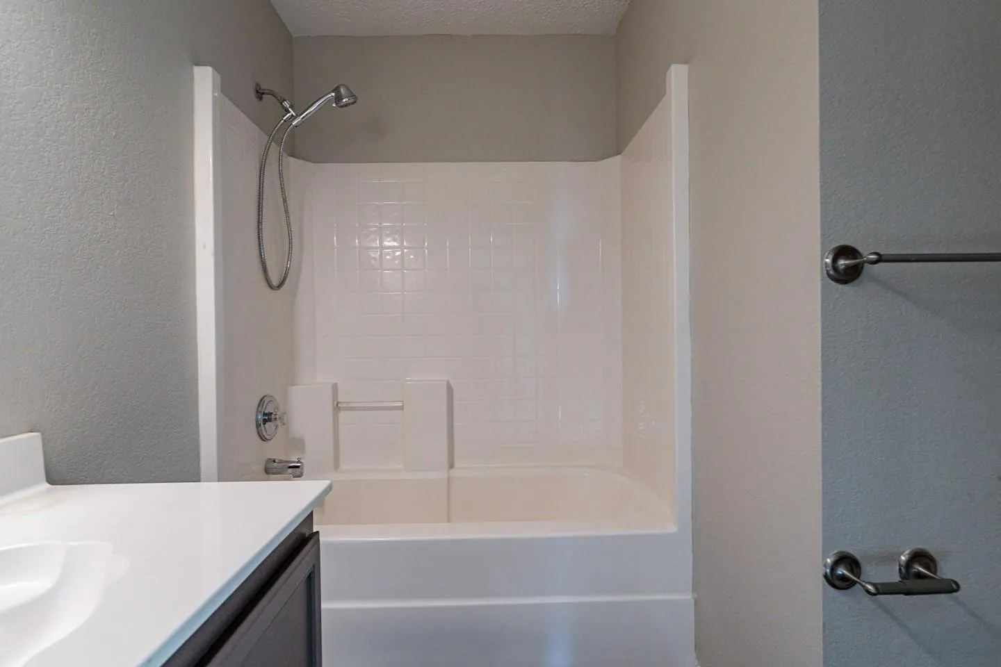 For Sale in Tarrant County , 5432 Camarillo Drive, Fort Worth, Texas 76244, 4 Bedroom, 2 Bathroom, 2 Garage spaces, 2,091 Sqft, built in 2002, mls#21360344, Real Estate Agent in Fort Worth, Homes For Sale in Tarrant county, Homes For Sale in Fort Worth, Realtor in Fort Worth Texas, Real Estate Brokerage Independent Realty Texas, Luminita Cordes Realtor