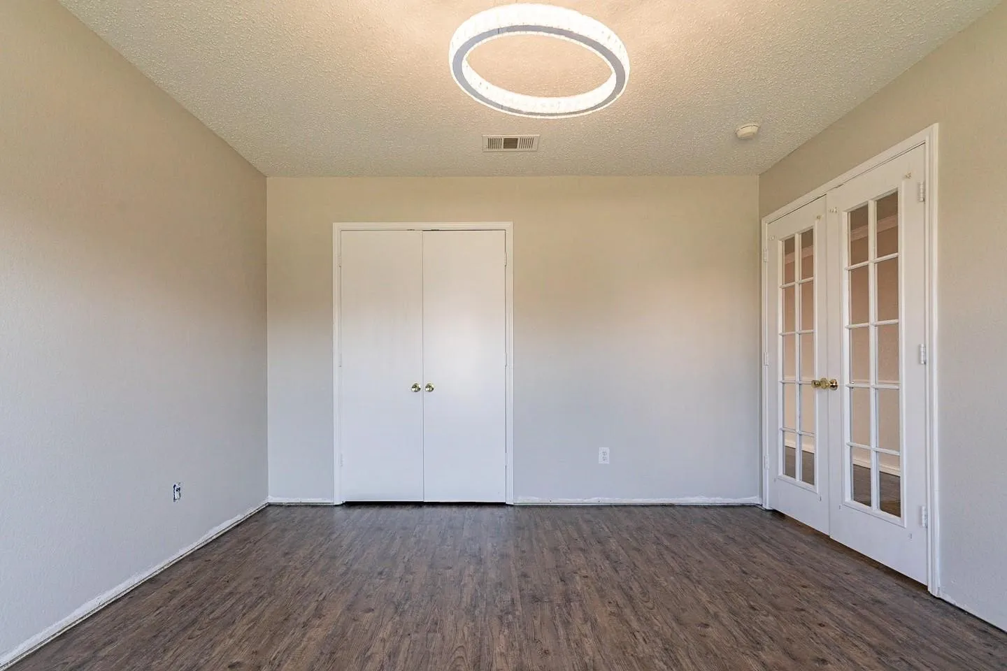 For Sale in Tarrant County , 5432 Camarillo Drive, Fort Worth, Texas 76244, 4 Bedroom, 2 Bathroom, 2 Garage spaces, 2,091 Sqft, built in 2002, mls#21360344, Real Estate Agent in Fort Worth, Homes For Sale in Tarrant county, Homes For Sale in Fort Worth, Realtor in Fort Worth Texas, Real Estate Brokerage Independent Realty Texas, Luminita Cordes Realtor