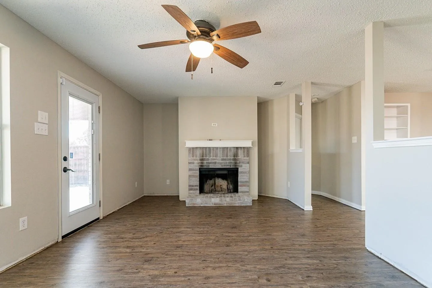 For Sale in Tarrant County , 5432 Camarillo Drive, Fort Worth, Texas 76244, 4 Bedroom, 2 Bathroom, 2 Garage spaces, 2,091 Sqft, built in 2002, mls#21360344, Real Estate Agent in Fort Worth, Homes For Sale in Tarrant county, Homes For Sale in Fort Worth, Realtor in Fort Worth Texas, Real Estate Brokerage Independent Realty Texas, Luminita Cordes Realtor