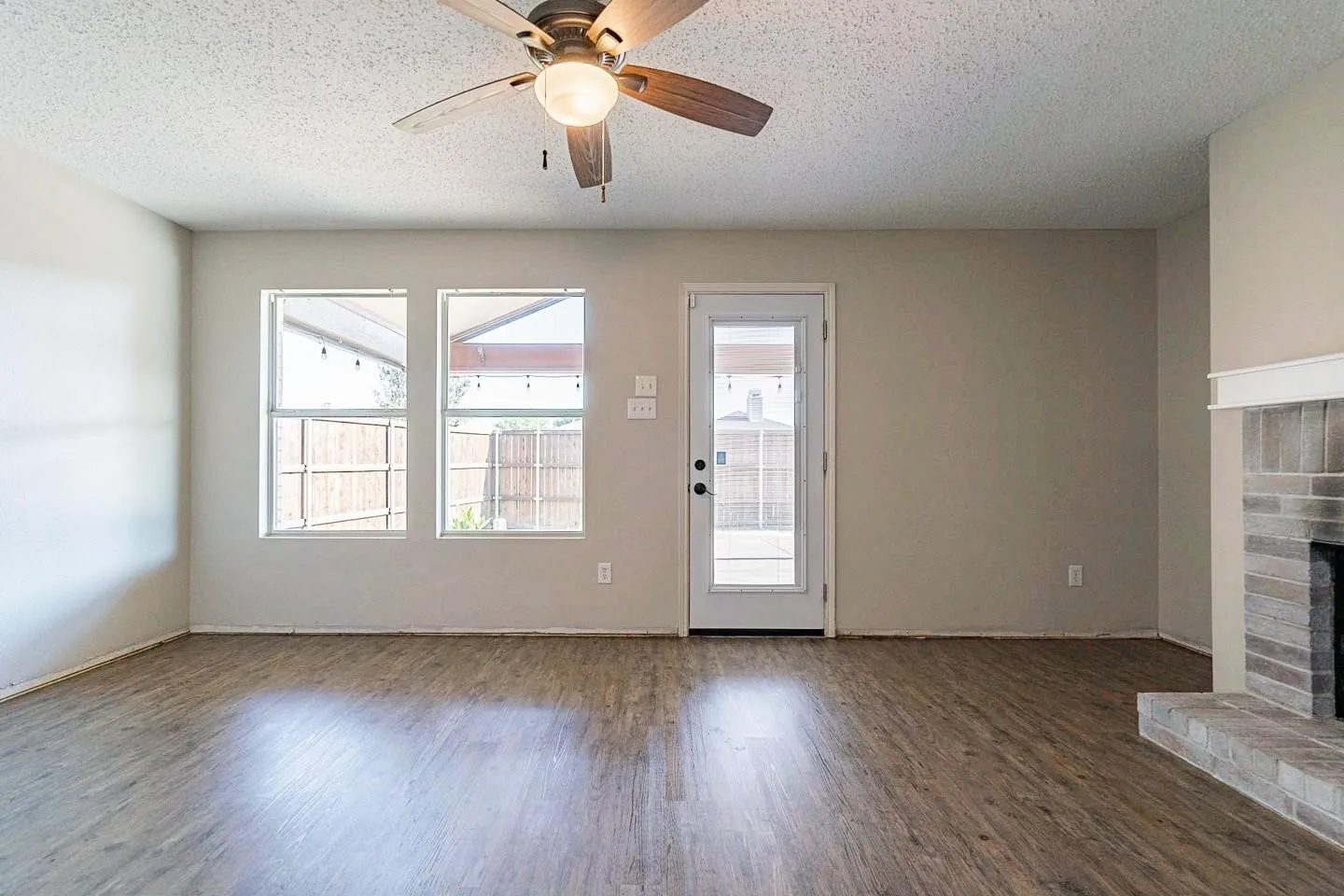 For Sale in Tarrant County , 5432 Camarillo Drive, Fort Worth, Texas 76244, 4 Bedroom, 2 Bathroom, 2 Garage spaces, 2,091 Sqft, built in 2002, mls#21360344, Real Estate Agent in Fort Worth, Homes For Sale in Tarrant county, Homes For Sale in Fort Worth, Realtor in Fort Worth Texas, Real Estate Brokerage Independent Realty Texas, Luminita Cordes Realtor