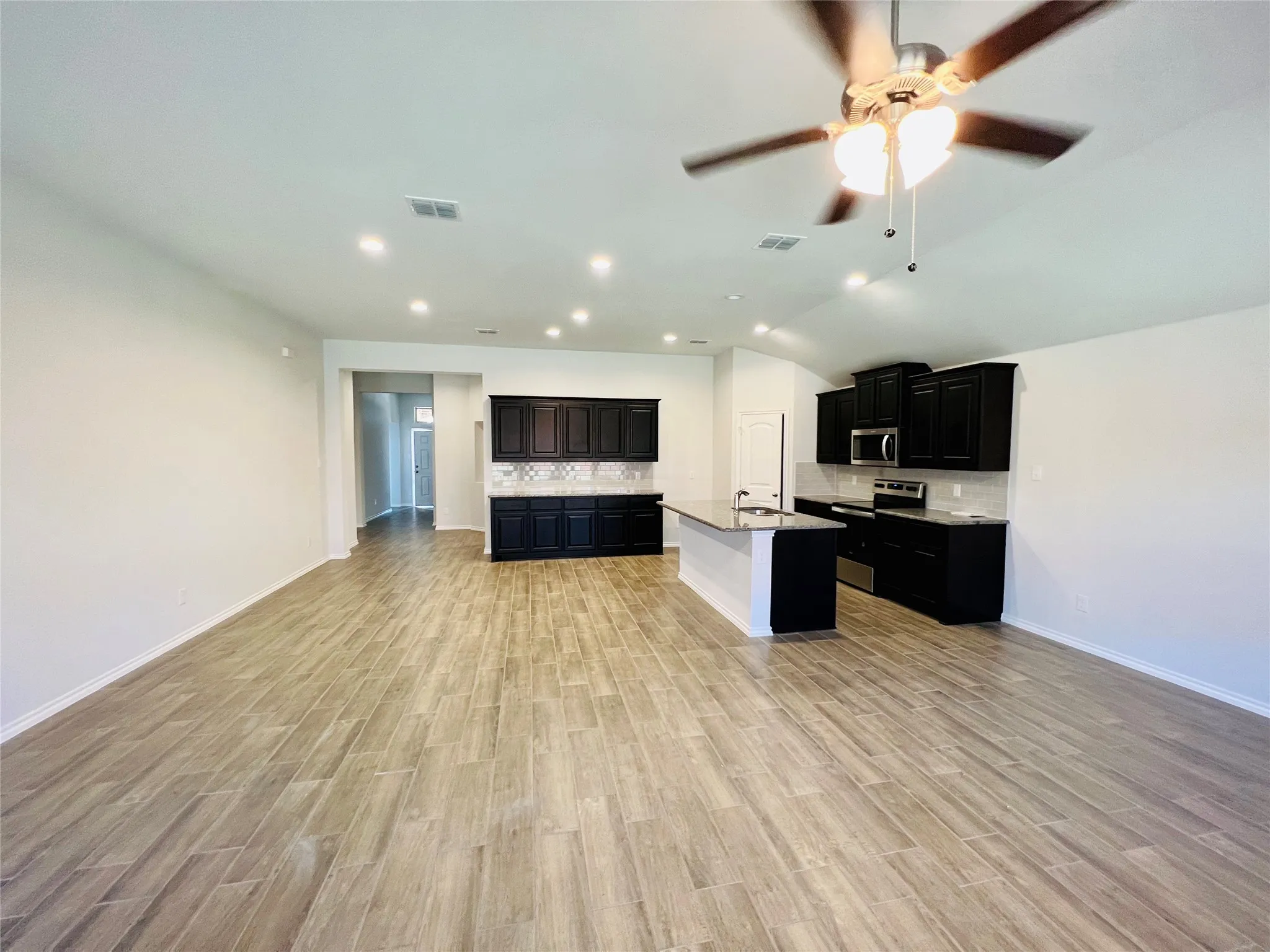 Single Family Residence For Rent in Tarrant County , 3504 Tahiti Lane, Fort Worth, Texas 76123, 4 Bedroom, 2 Bathroom, 2 Garage spaces, 1,951 Sqft, built in 2023, mls#21375739, Real Estate Agent in Fort Worth, Homes For Rent in Tarrant county, Homes For Rent in Fort Worth, Realtor in Fort Worth Texas, Real Estate Brokerage Independent Realty Texas, Luminita Cordes Realtor
