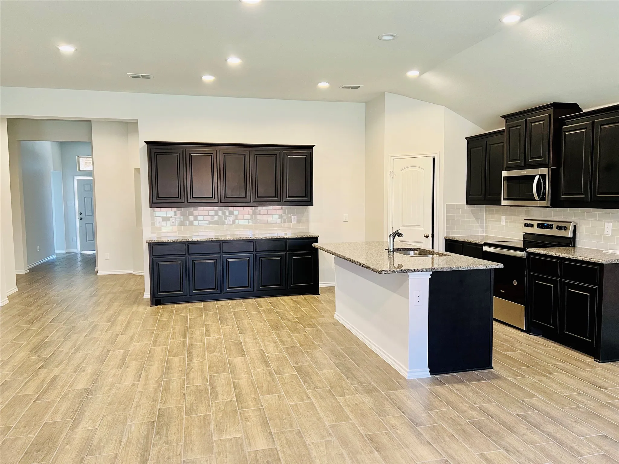 Single Family Residence For Rent in Tarrant County , 3504 Tahiti Lane, Fort Worth, Texas 76123, 4 Bedroom, 2 Bathroom, 2 Garage spaces, 1,951 Sqft, built in 2023, mls#21375739, Real Estate Agent in Fort Worth, Homes For Rent in Tarrant county, Homes For Rent in Fort Worth, Realtor in Fort Worth Texas, Real Estate Brokerage Independent Realty Texas, Luminita Cordes Realtor