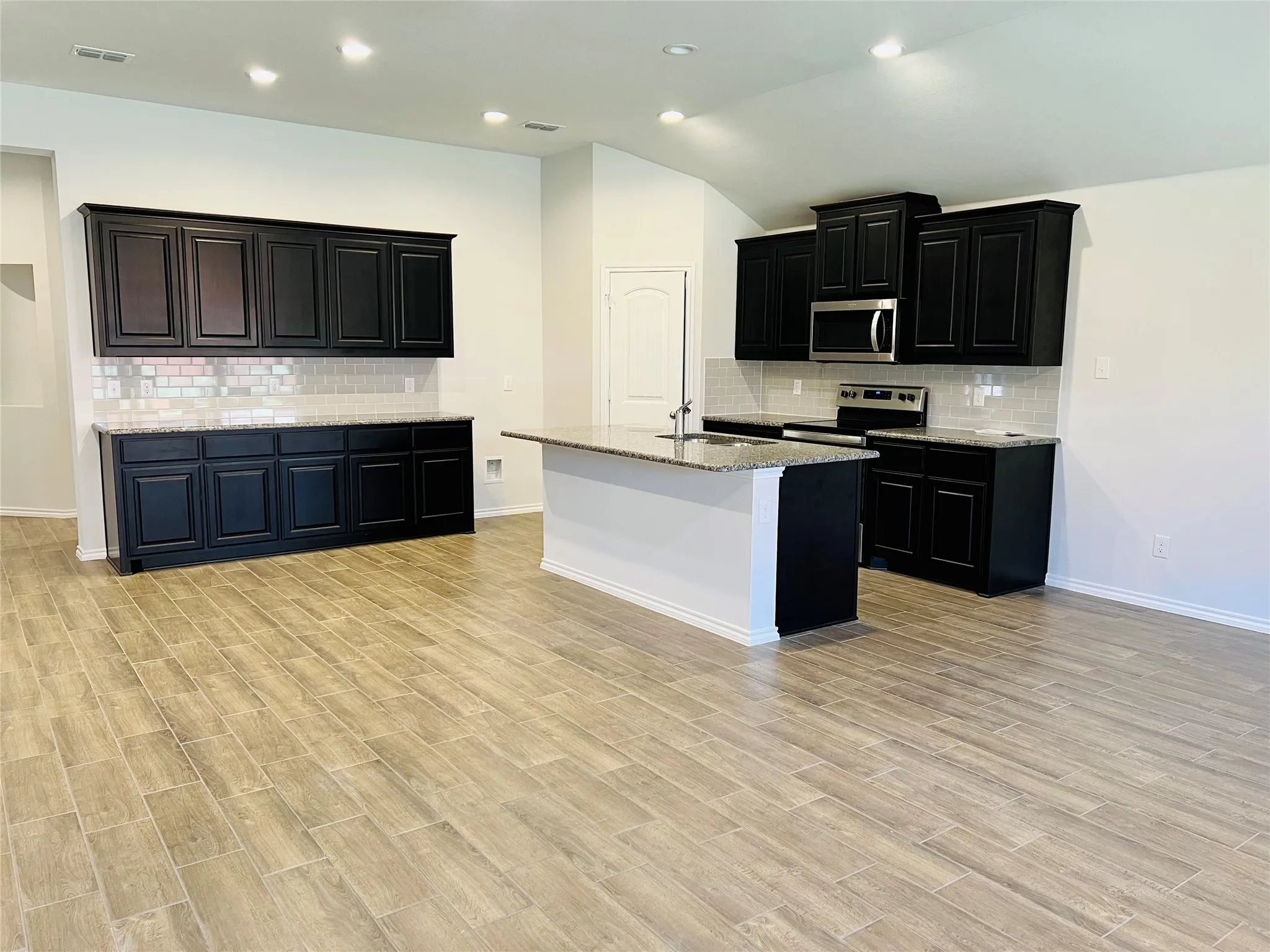 Single Family Residence For Rent in Tarrant County , 3504 Tahiti Lane, Fort Worth, Texas 76123, 4 Bedroom, 2 Bathroom, 2 Garage spaces, 1,951 Sqft, built in 2023, mls#21375739, Real Estate Agent in Fort Worth, Homes For Rent in Tarrant county, Homes For Rent in Fort Worth, Realtor in Fort Worth Texas, Real Estate Brokerage Independent Realty Texas, Luminita Cordes Realtor