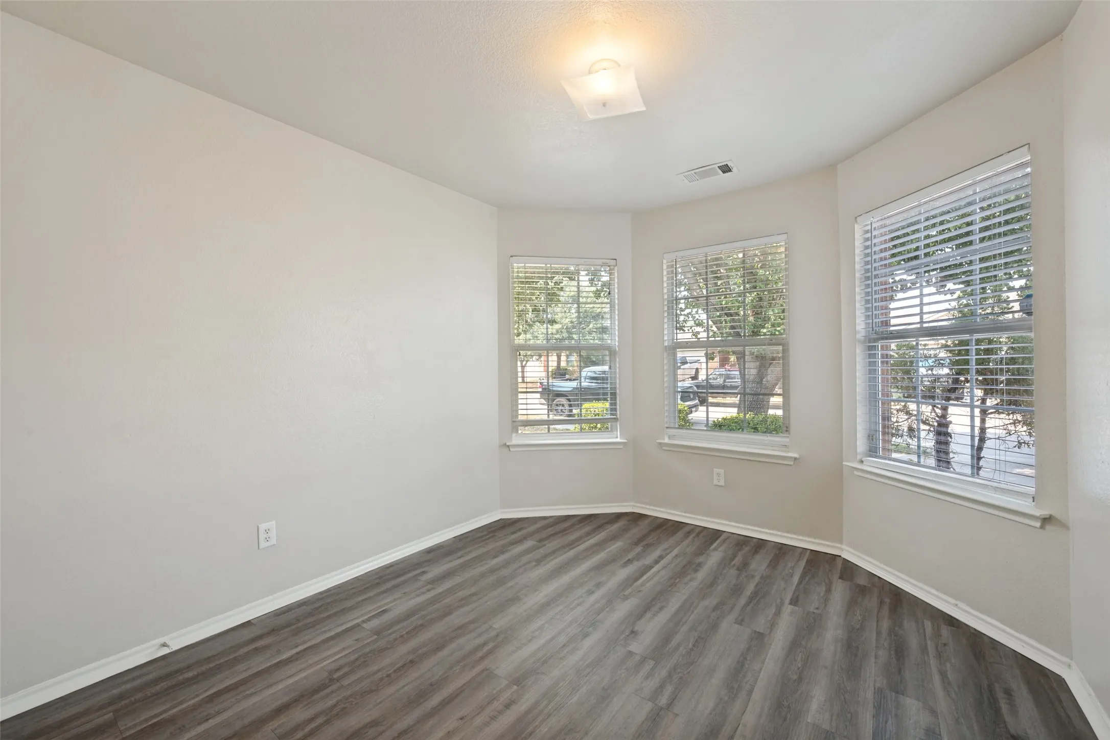 Single Family Residence For Rent in Tarrant County , 1105 Cottonwood Drive, Crowley, Texas 76036, 4 Bedroom, 2 Bathroom, 2 Garage spaces, 1,611 Sqft, built in 2005, mls#21368487, Real Estate Agent in Crowley, Homes For Rent in Tarrant county, Homes For Rent in Crowley, Realtor in Crowley Texas, Real Estate Brokerage Independent Realty Texas, Luminita Cordes Realtor