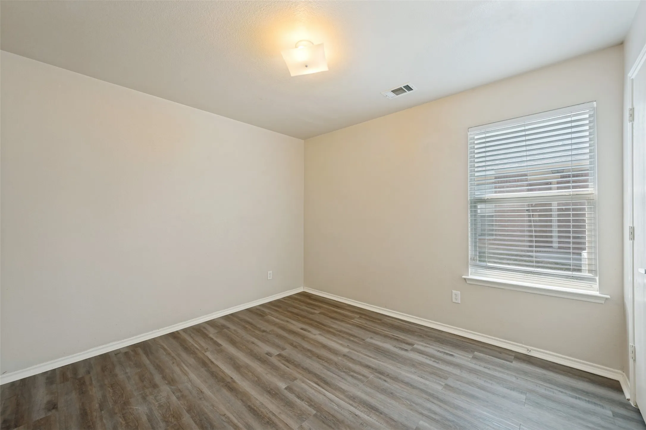 Single Family Residence For Rent in Tarrant County , 1105 Cottonwood Drive, Crowley, Texas 76036, 4 Bedroom, 2 Bathroom, 2 Garage spaces, 1,611 Sqft, built in 2005, mls#21368487, Real Estate Agent in Crowley, Homes For Rent in Tarrant county, Homes For Rent in Crowley, Realtor in Crowley Texas, Real Estate Brokerage Independent Realty Texas, Luminita Cordes Realtor