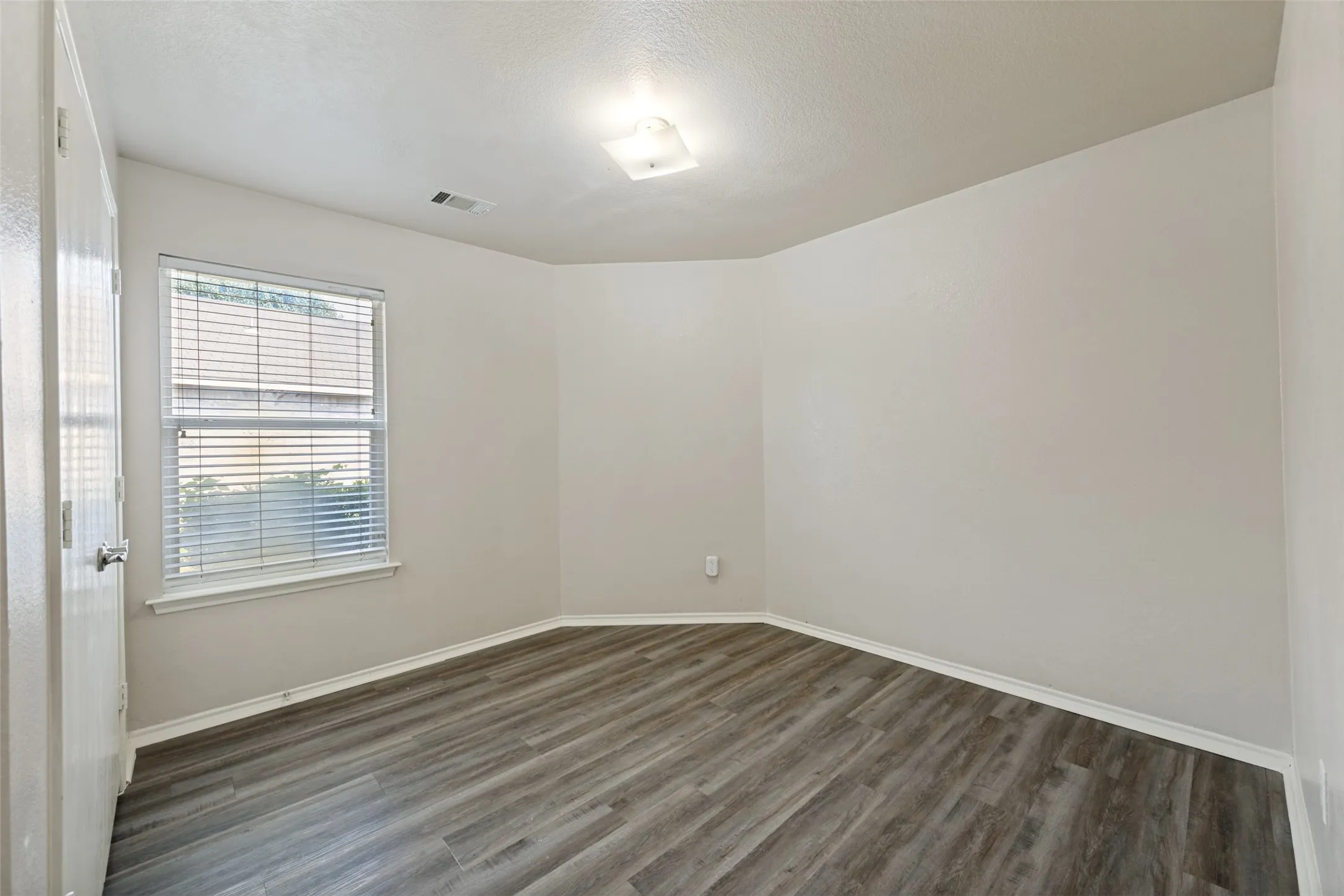 Single Family Residence For Rent in Tarrant County , 1105 Cottonwood Drive, Crowley, Texas 76036, 4 Bedroom, 2 Bathroom, 2 Garage spaces, 1,611 Sqft, built in 2005, mls#21368487, Real Estate Agent in Crowley, Homes For Rent in Tarrant county, Homes For Rent in Crowley, Realtor in Crowley Texas, Real Estate Brokerage Independent Realty Texas, Luminita Cordes Realtor