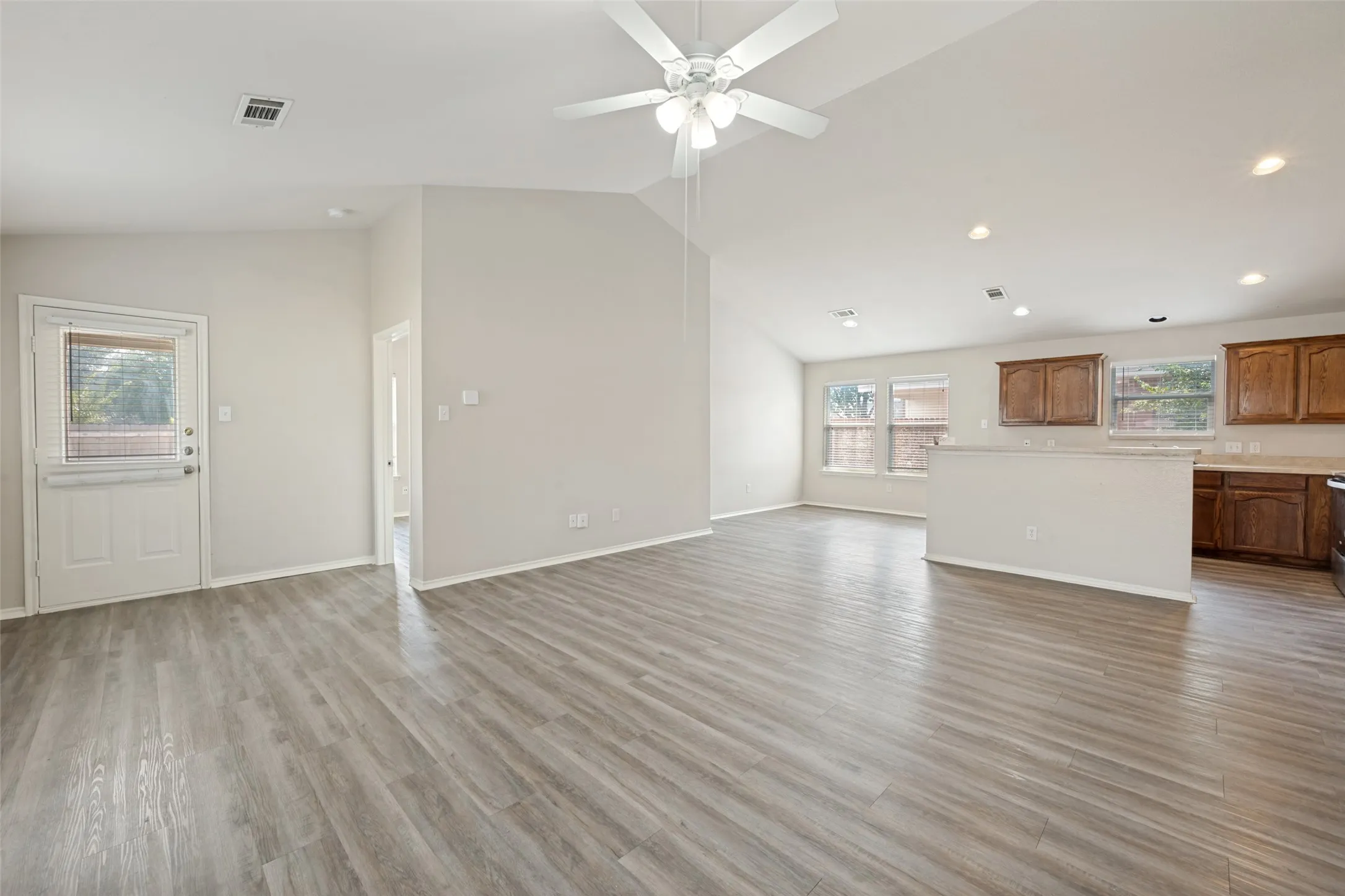 Single Family Residence For Rent in Tarrant County , 1105 Cottonwood Drive, Crowley, Texas 76036, 4 Bedroom, 2 Bathroom, 2 Garage spaces, 1,611 Sqft, built in 2005, mls#21368487, Real Estate Agent in Crowley, Homes For Rent in Tarrant county, Homes For Rent in Crowley, Realtor in Crowley Texas, Real Estate Brokerage Independent Realty Texas, Luminita Cordes Realtor