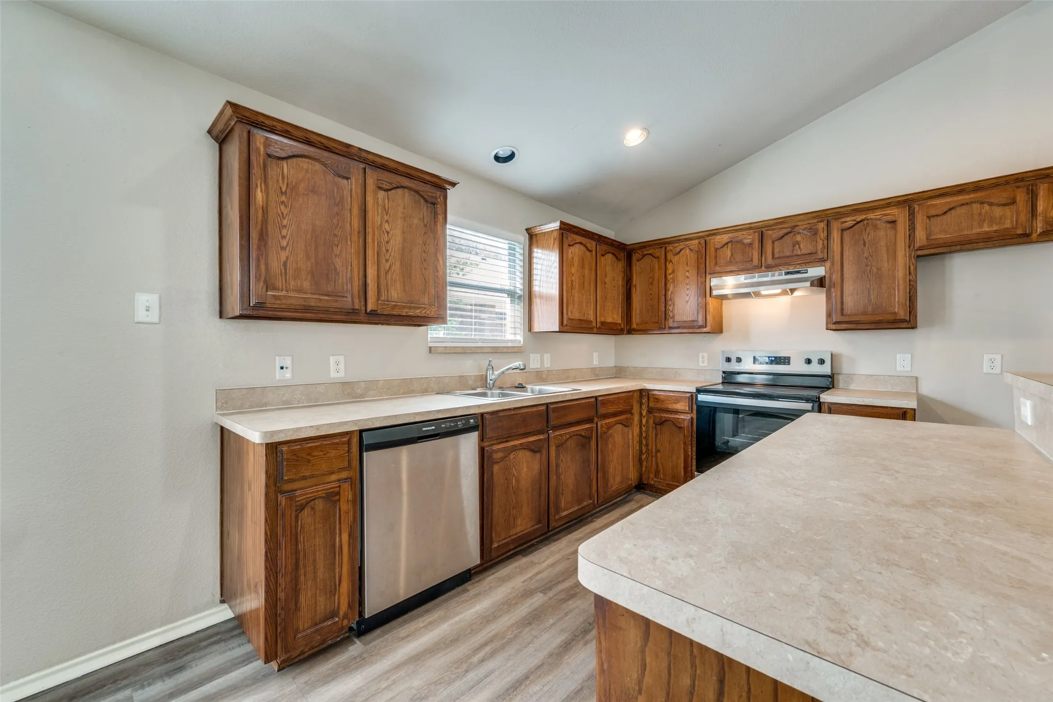 Single Family Residence For Rent in Tarrant County , 1105 Cottonwood Drive, Crowley, Texas 76036, 4 Bedroom, 2 Bathroom, 2 Garage spaces, 1,611 Sqft, built in 2005, mls#21368487, Real Estate Agent in Crowley, Homes For Rent in Tarrant county, Homes For Rent in Crowley, Realtor in Crowley Texas, Real Estate Brokerage Independent Realty Texas, Luminita Cordes Realtor