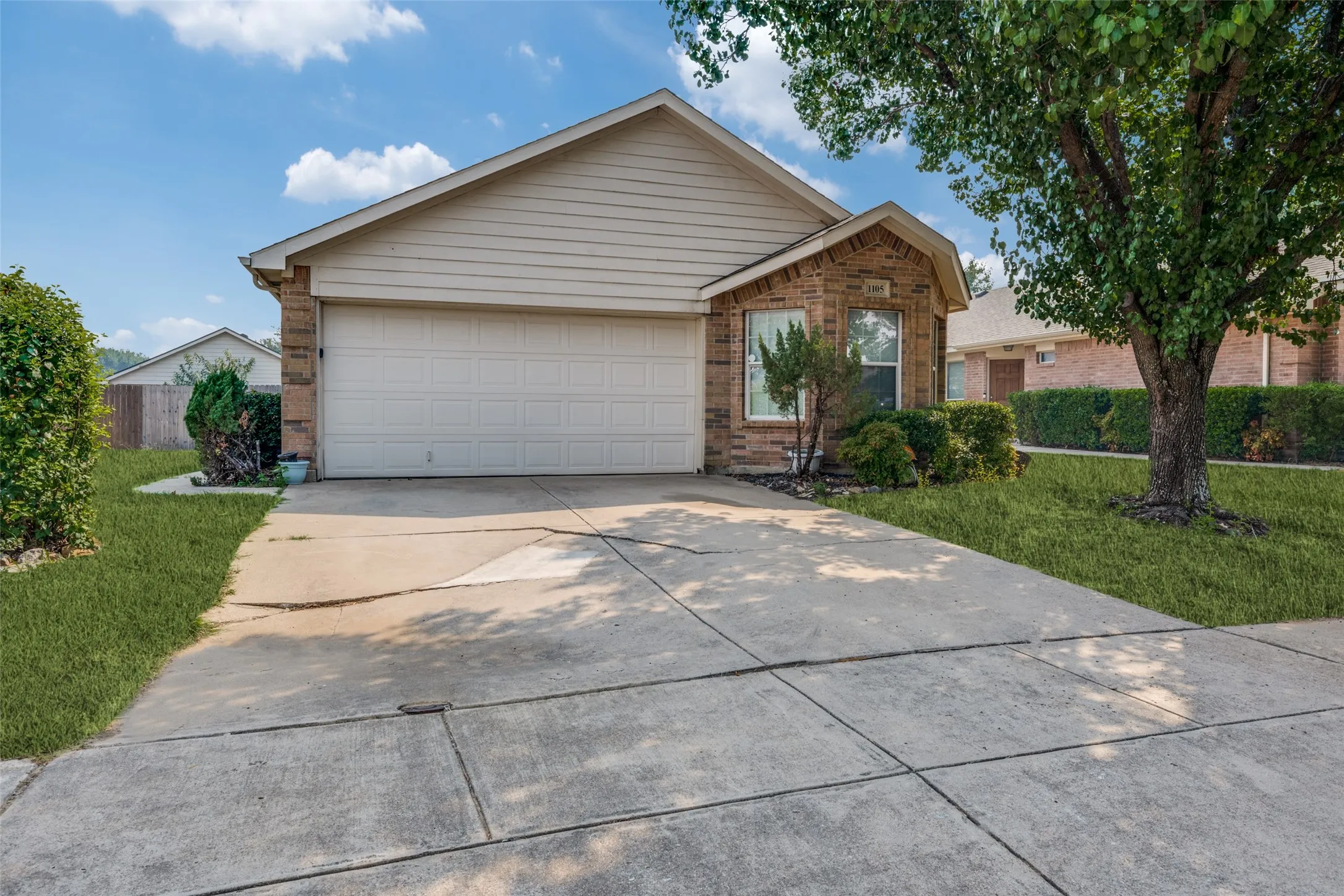 Single Family Residence For Rent in Tarrant County , 1105 Cottonwood Drive, Crowley, Texas 76036, 4 Bedroom, 2 Bathroom, 2 Garage spaces, 1,611 Sqft, built in 2005, mls#21368487, Real Estate Agent in Crowley, Homes For Rent in Tarrant county, Homes For Rent in Crowley, Realtor in Crowley Texas, Real Estate Brokerage Independent Realty Texas, Luminita Cordes Realtor