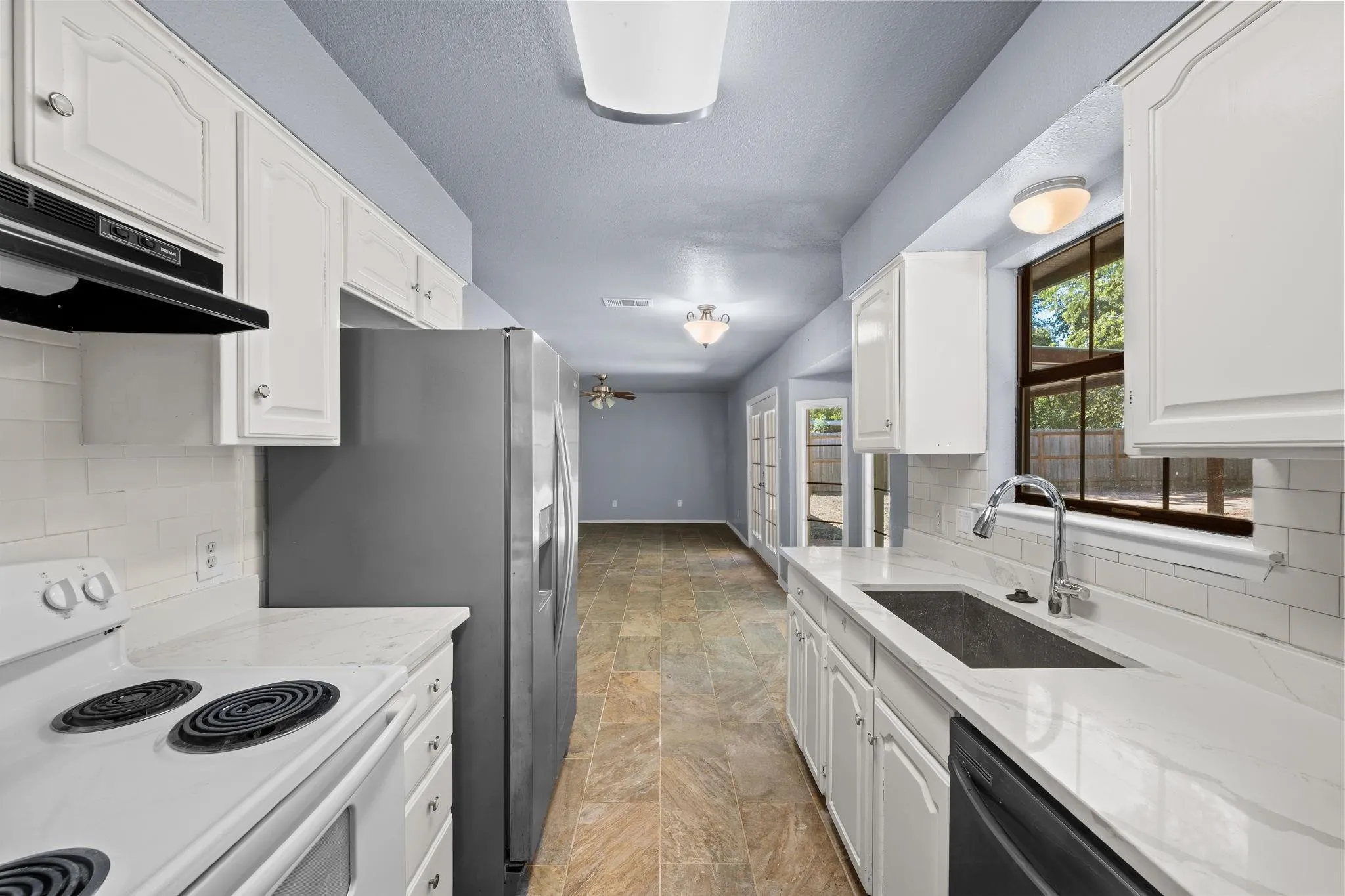 Single Family Residence For Rent in Hood County , 1729 W Doyle Street, Granbury, Texas 76048, 3 Bedroom, 2 Bathroom, 2 Garage spaces, 1,203 Sqft, built in 1985, mls#21375720, Real Estate Agent in Granbury, Homes For Rent in Hood county, Homes For Rent in Granbury, Realtor in Granbury Texas, Real Estate Brokerage Independent Realty Texas, Luminita Cordes Realtor