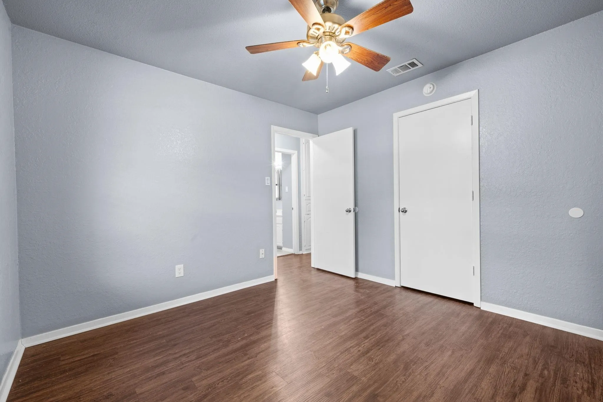 Single Family Residence For Rent in Hood County , 1729 W Doyle Street, Granbury, Texas 76048, 3 Bedroom, 2 Bathroom, 2 Garage spaces, 1,203 Sqft, built in 1985, mls#21375720, Real Estate Agent in Granbury, Homes For Rent in Hood county, Homes For Rent in Granbury, Realtor in Granbury Texas, Real Estate Brokerage Independent Realty Texas, Luminita Cordes Realtor