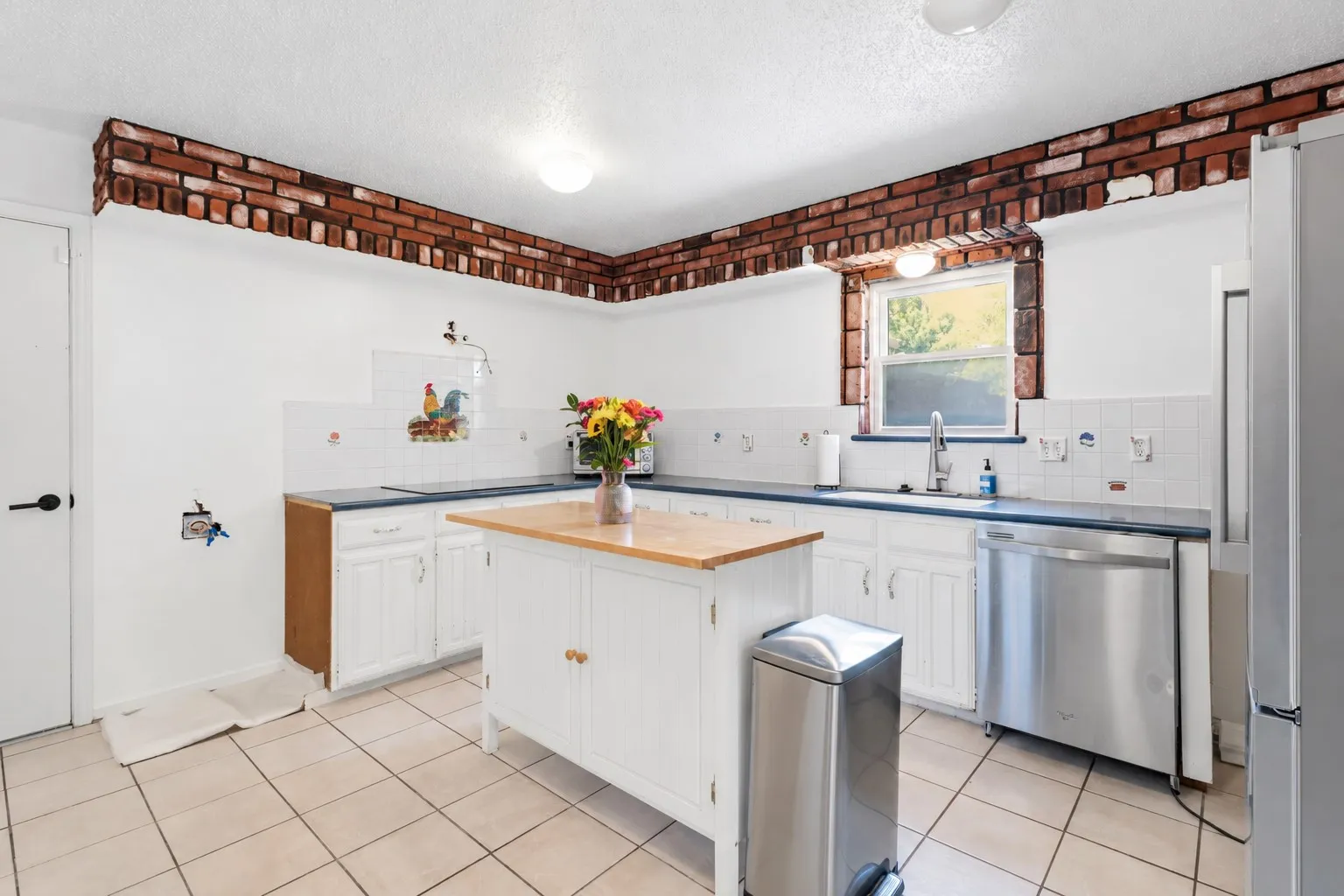 Single Family Residence For Sale in Collin County , 3309 E Park Boulevard, Plano, Texas 75074, 4 Bedroom, 3 Bathroom, 2 Garage spaces, 2,412 Sqft, built in 1976, mls#21375732, Real Estate Agent in Plano, Homes For Sale in Collin county, Homes For Sale in Plano, Realtor in Plano Texas, Real Estate Brokerage Independent Realty Texas, Luminita Cordes Realtor