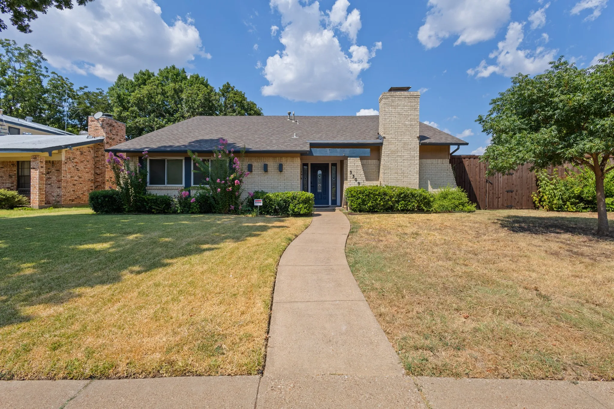 Single Family Residence For Sale in Collin County , 3309 E Park Boulevard, Plano, Texas 75074, 4 Bedroom, 3 Bathroom, 2 Garage spaces, 2,412 Sqft, built in 1976, mls#21375732, Real Estate Agent in Plano, Homes For Sale in Collin county, Homes For Sale in Plano, Realtor in Plano Texas, Real Estate Brokerage Independent Realty Texas, Luminita Cordes Realtor