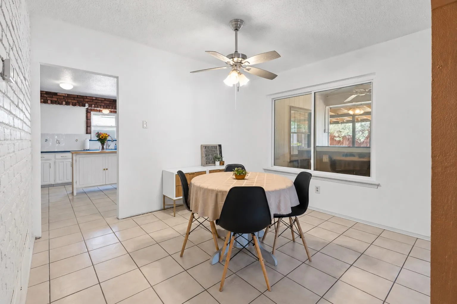 Single Family Residence For Sale in Collin County , 3309 E Park Boulevard, Plano, Texas 75074, 4 Bedroom, 3 Bathroom, 2 Garage spaces, 2,412 Sqft, built in 1976, mls#21375732, Real Estate Agent in Plano, Homes For Sale in Collin county, Homes For Sale in Plano, Realtor in Plano Texas, Real Estate Brokerage Independent Realty Texas, Luminita Cordes Realtor