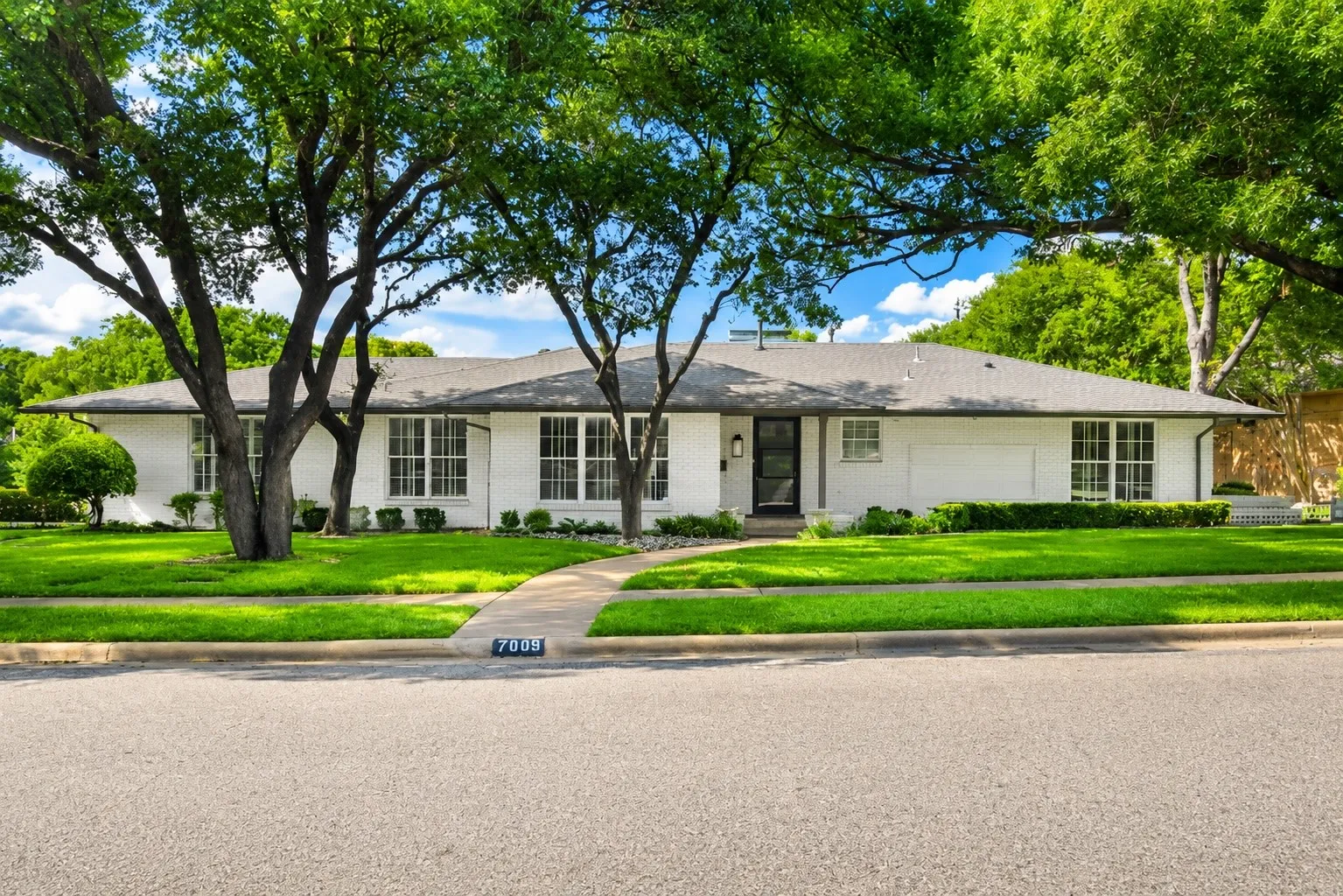Single Family Residence For Rent in Dallas County , 7009 Eudora Drive, Dallas, Texas 75230, 4 Bedroom, 4 Bathroom, 2 Garage spaces, 3,283 Sqft, built in 1956, mls#21374684, Real Estate Agent in Dallas, Homes For Rent in Dallas county, Homes For Rent in Dallas, Realtor in Dallas Texas, Real Estate Brokerage Independent Realty Texas, Luminita Cordes Realtor