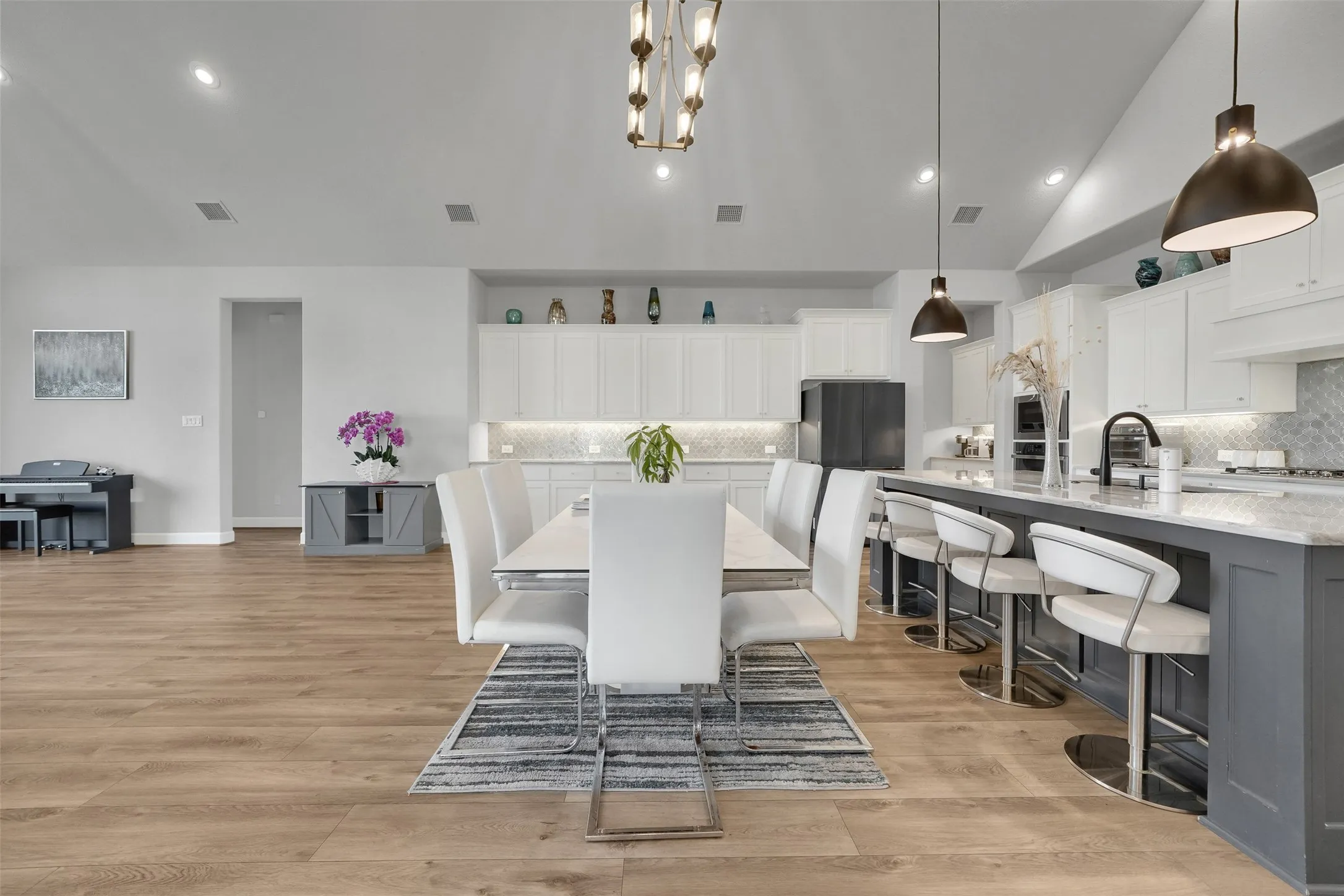 Single Family Residence For Sale in Tarrant County , 531 Syracuse Street, Haslet, Texas 76052, 4 Bedroom, 4 Bathroom, 3 Garage spaces, 3,582 Sqft, built in 2023, mls#21375749, Real Estate Agent in Haslet, Homes For Sale in Tarrant county, Homes For Sale in Haslet, Realtor in Haslet Texas, Real Estate Brokerage Independent Realty Texas, Luminita Cordes Realtor
