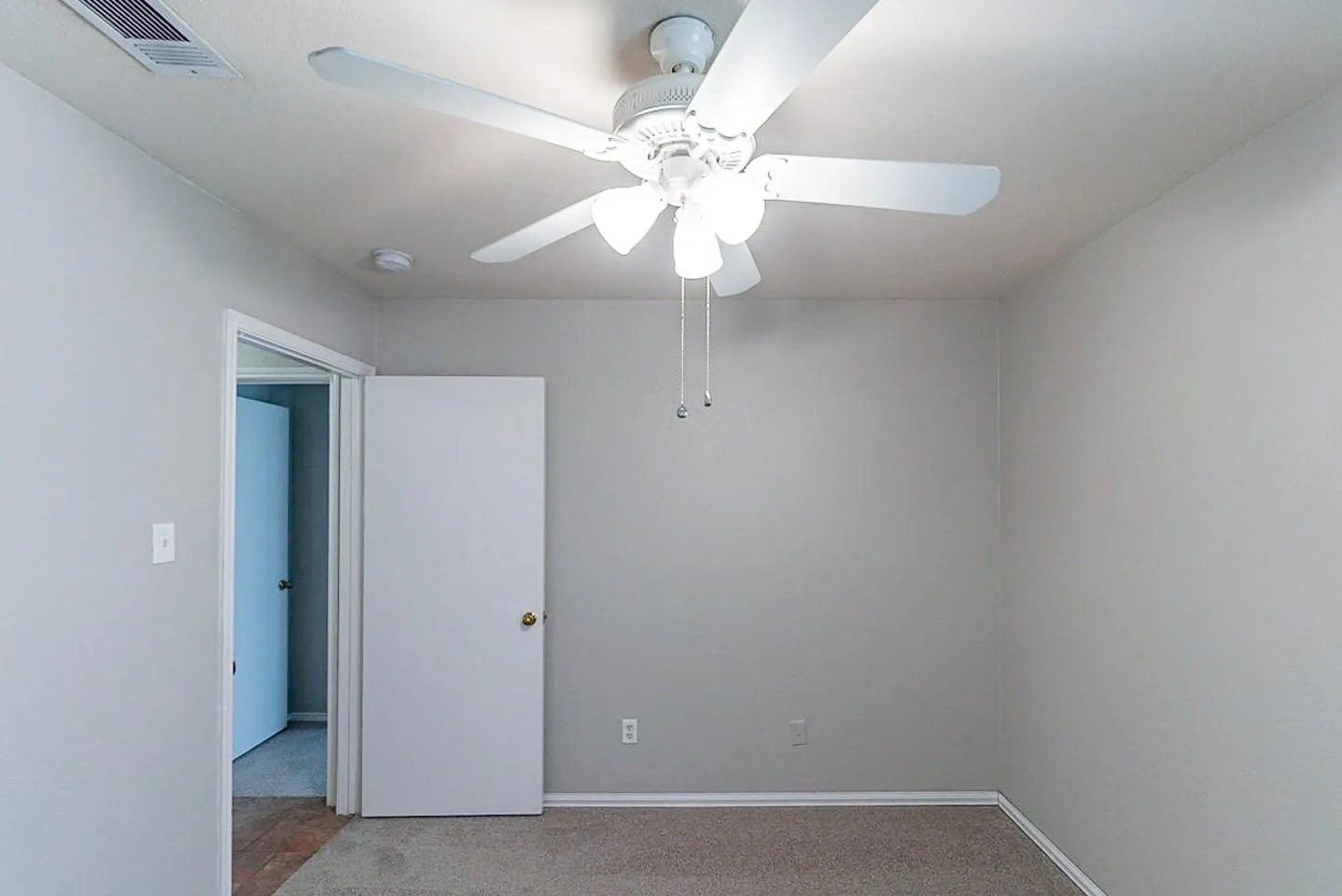 For Sale in Tarrant County , 8741 Lariat Circle, Fort Worth, Texas 76244, 3 Bedroom, 2 Bathroom, 2 Garage spaces, 0 Sqft, built in 2002, mls#21359392, Real Estate Agent in Fort Worth, Homes For Sale in Tarrant county, Homes For Sale in Fort Worth, Realtor in Fort Worth Texas, Real Estate Brokerage Independent Realty Texas, Luminita Cordes Realtor