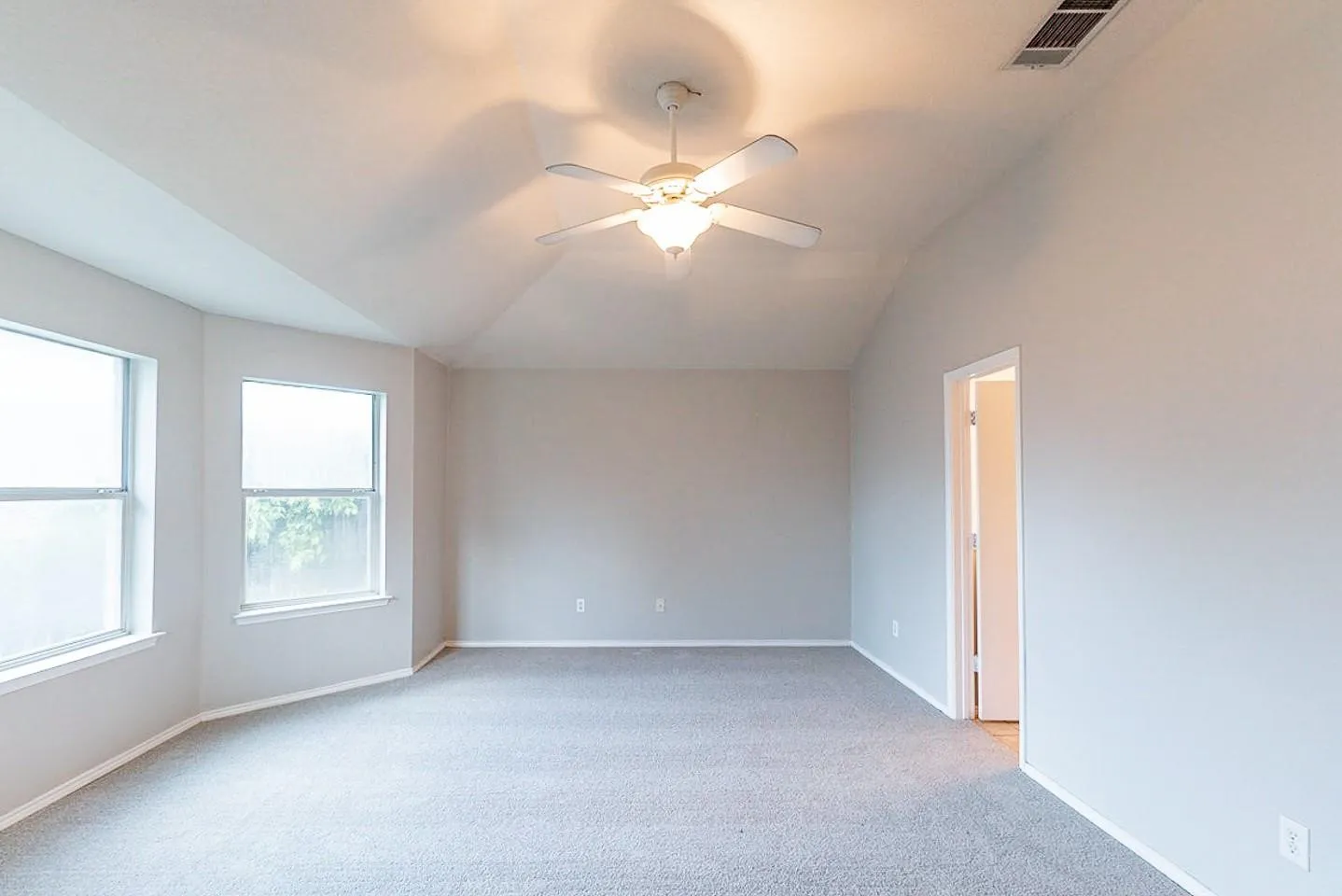For Sale in Tarrant County , 8741 Lariat Circle, Fort Worth, Texas 76244, 3 Bedroom, 2 Bathroom, 2 Garage spaces, 0 Sqft, built in 2002, mls#21359392, Real Estate Agent in Fort Worth, Homes For Sale in Tarrant county, Homes For Sale in Fort Worth, Realtor in Fort Worth Texas, Real Estate Brokerage Independent Realty Texas, Luminita Cordes Realtor