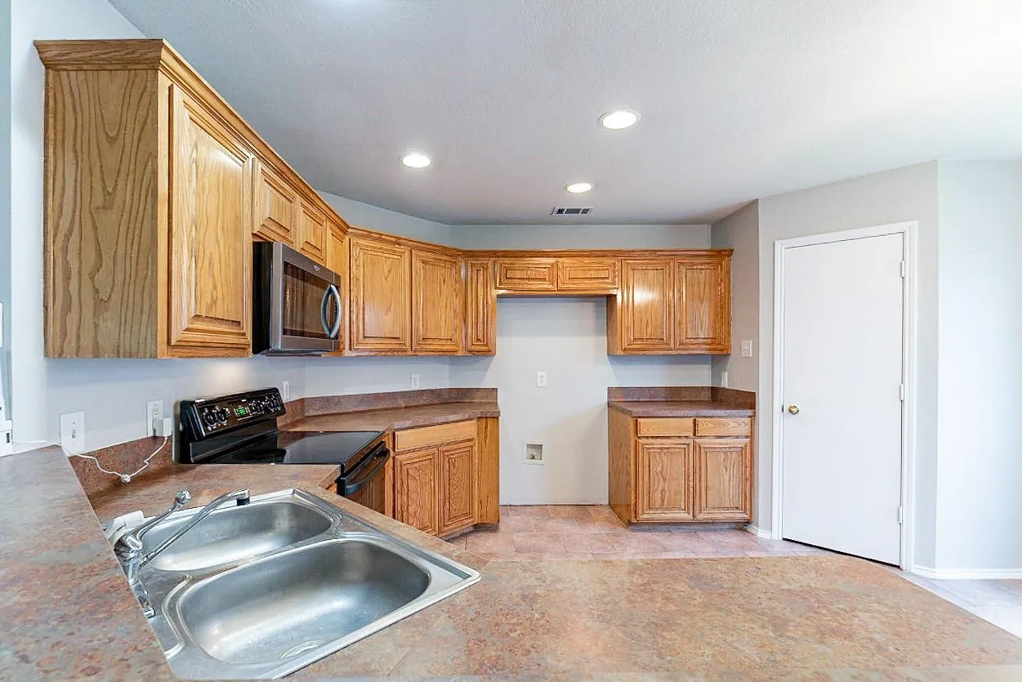 For Sale in Tarrant County , 8741 Lariat Circle, Fort Worth, Texas 76244, 3 Bedroom, 2 Bathroom, 2 Garage spaces, 0 Sqft, built in 2002, mls#21359392, Real Estate Agent in Fort Worth, Homes For Sale in Tarrant county, Homes For Sale in Fort Worth, Realtor in Fort Worth Texas, Real Estate Brokerage Independent Realty Texas, Luminita Cordes Realtor