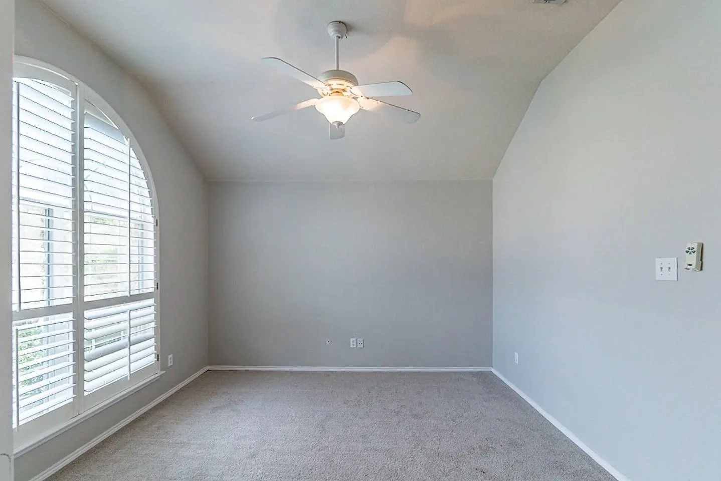 For Sale in Tarrant County , 8741 Lariat Circle, Fort Worth, Texas 76244, 3 Bedroom, 2 Bathroom, 2 Garage spaces, 0 Sqft, built in 2002, mls#21359392, Real Estate Agent in Fort Worth, Homes For Sale in Tarrant county, Homes For Sale in Fort Worth, Realtor in Fort Worth Texas, Real Estate Brokerage Independent Realty Texas, Luminita Cordes Realtor