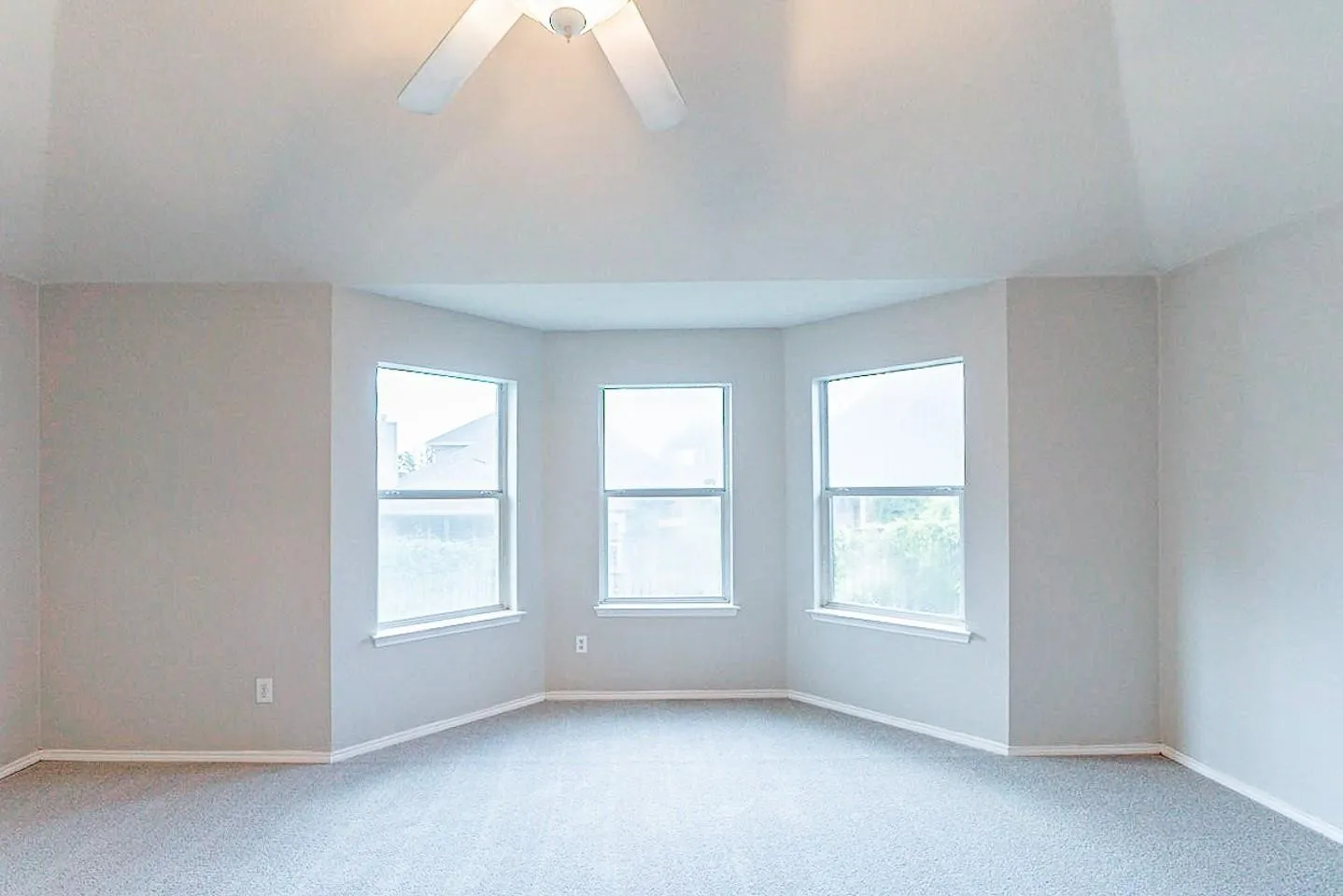 For Sale in Tarrant County , 8741 Lariat Circle, Fort Worth, Texas 76244, 3 Bedroom, 2 Bathroom, 2 Garage spaces, 0 Sqft, built in 2002, mls#21359392, Real Estate Agent in Fort Worth, Homes For Sale in Tarrant county, Homes For Sale in Fort Worth, Realtor in Fort Worth Texas, Real Estate Brokerage Independent Realty Texas, Luminita Cordes Realtor
