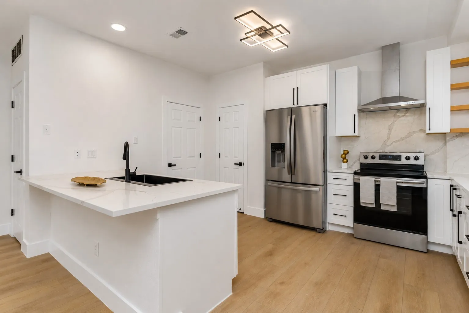 Single Family Residence For Rent in Collin County , 17732 Windflower Way, Dallas, Texas 75252, 3 Bedroom, 3 Bathroom, 2 Garage spaces, 2,209 Sqft, built in 1991, mls#21375752, Real Estate Agent in Dallas, Homes For Rent in Collin county, Homes For Rent in Dallas, Realtor in Dallas Texas, Real Estate Brokerage Independent Realty Texas, Luminita Cordes Realtor