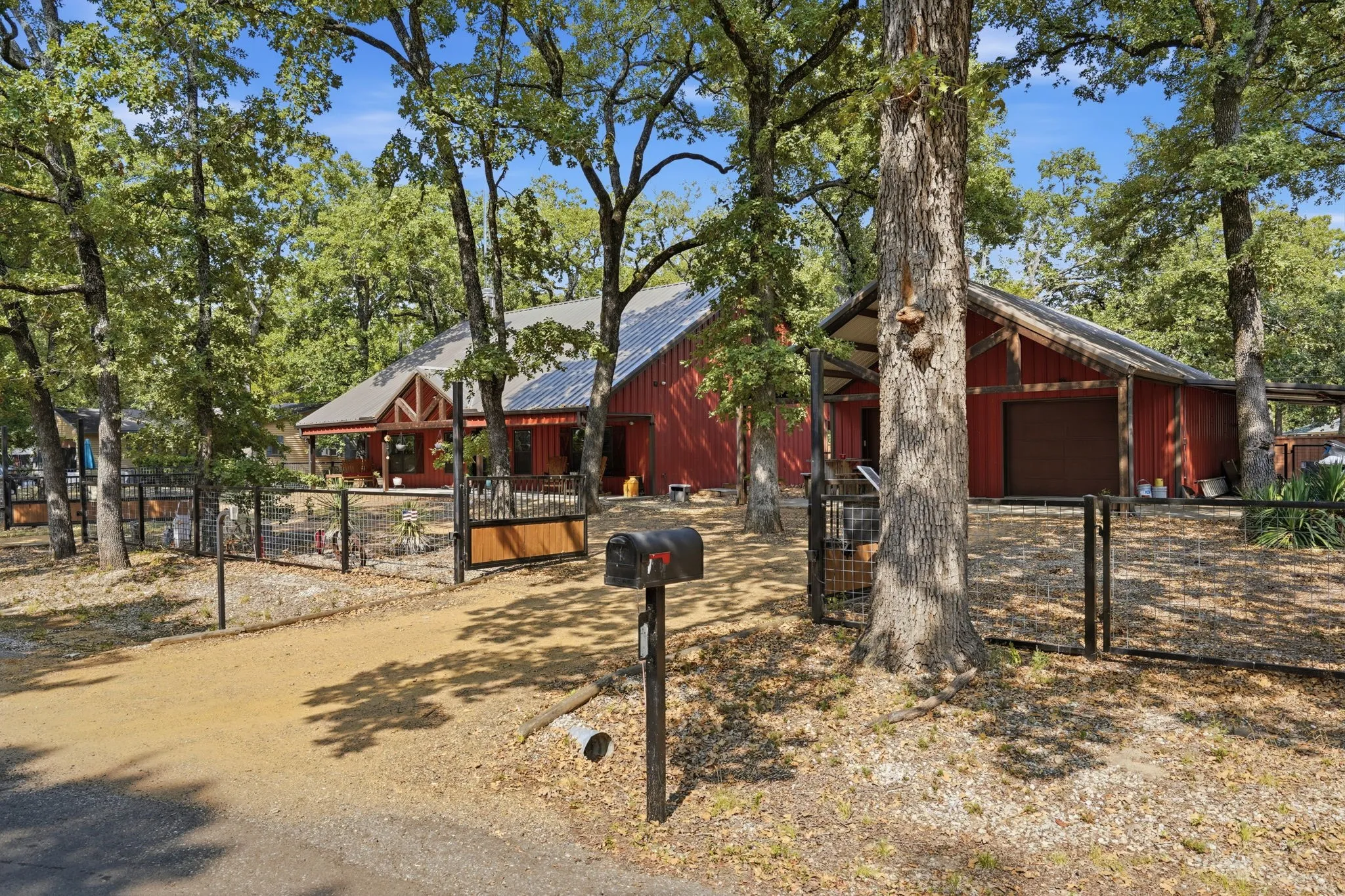 Single Family Residence For Sale in Hunt County , 1404 Grove Drive, West Tawakoni, Texas 75474, 3 Bedroom, 2 Bathroom, 2 Garage spaces, 1,607 Sqft, built in 2019, mls#21375697, Real Estate Agent in West Tawakoni, Homes For Sale in Hunt county, Homes For Sale in West Tawakoni, Realtor in West Tawakoni Texas, Real Estate Brokerage Independent Realty Texas, Luminita Cordes Realtor