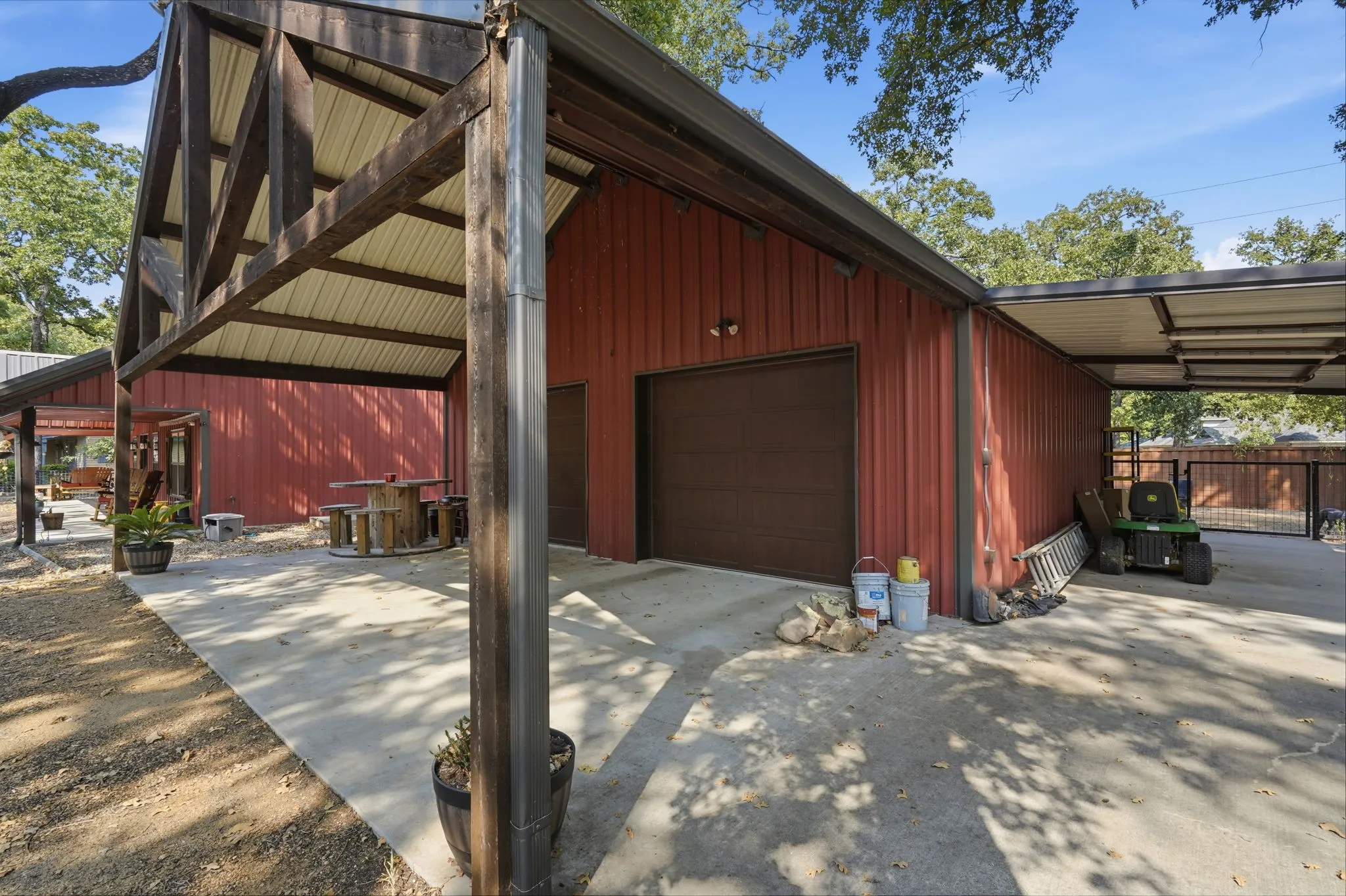 Single Family Residence For Sale in Hunt County , 1404 Grove Drive, West Tawakoni, Texas 75474, 3 Bedroom, 2 Bathroom, 2 Garage spaces, 1,607 Sqft, built in 2019, mls#21375697, Real Estate Agent in West Tawakoni, Homes For Sale in Hunt county, Homes For Sale in West Tawakoni, Realtor in West Tawakoni Texas, Real Estate Brokerage Independent Realty Texas, Luminita Cordes Realtor