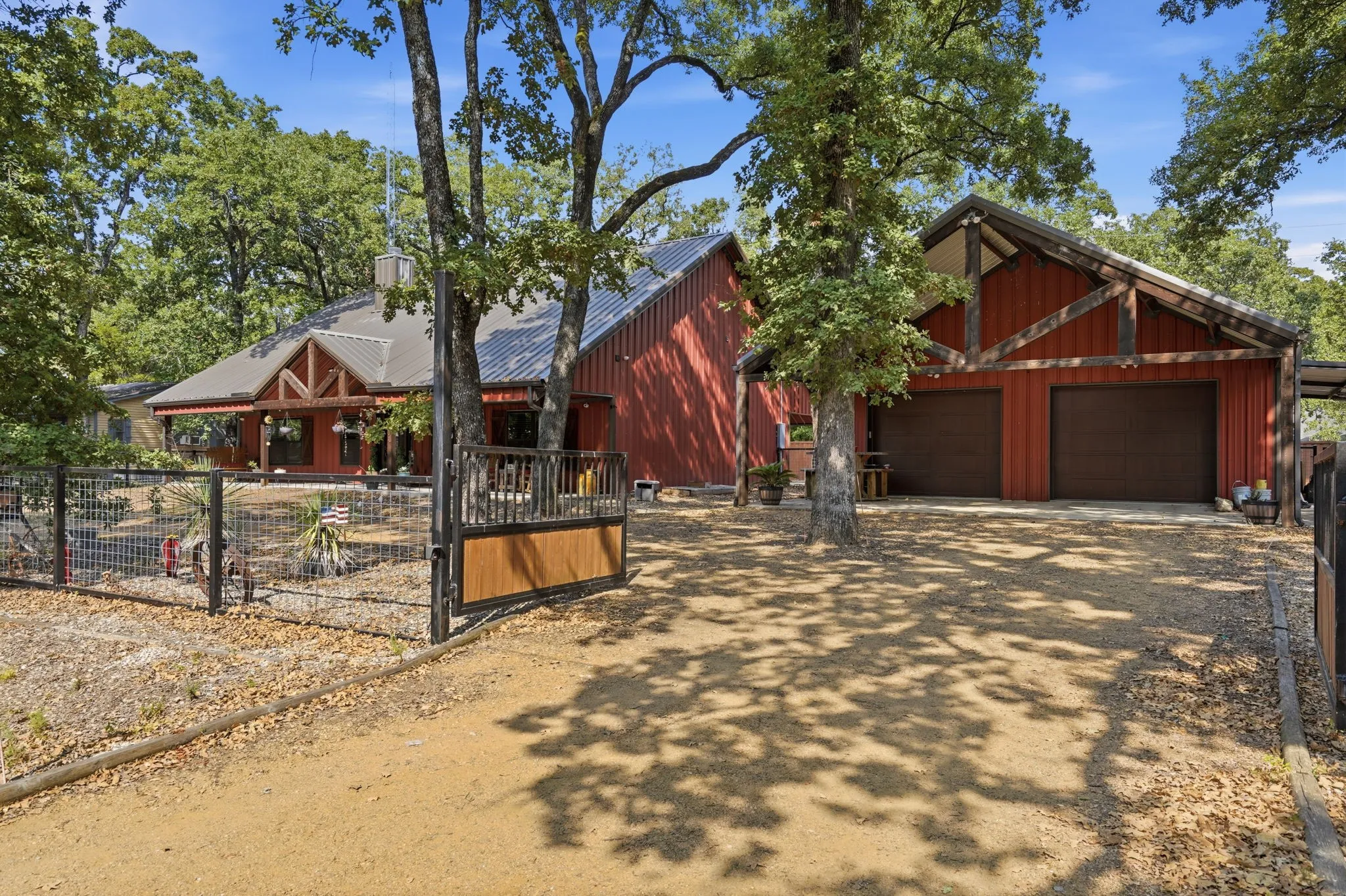 Single Family Residence For Sale in Hunt County , 1404 Grove Drive, West Tawakoni, Texas 75474, 3 Bedroom, 2 Bathroom, 2 Garage spaces, 1,607 Sqft, built in 2019, mls#21375697, Real Estate Agent in West Tawakoni, Homes For Sale in Hunt county, Homes For Sale in West Tawakoni, Realtor in West Tawakoni Texas, Real Estate Brokerage Independent Realty Texas, Luminita Cordes Realtor