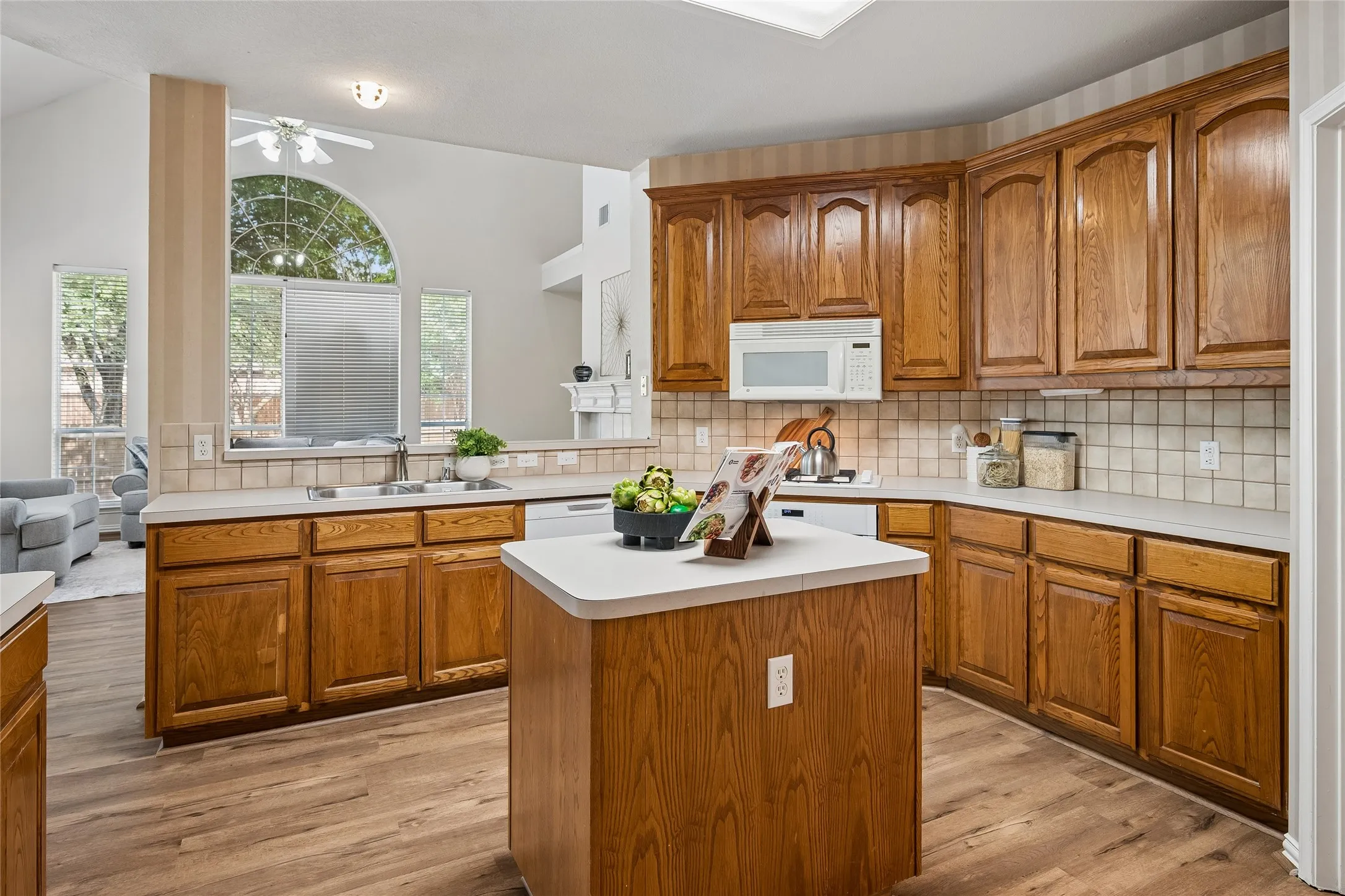 Single Family Residence For Sale in Collin County , 3029 Golden Gate Drive, Plano, Texas 75025, 4 Bedroom, 4 Bathroom, 2 Garage spaces, 2,763 Sqft, built in 1997, mls#21371178, Real Estate Agent in Plano, Homes For Sale in Collin county, Homes For Sale in Plano, Realtor in Plano Texas, Real Estate Brokerage Independent Realty Texas, Luminita Cordes Realtor