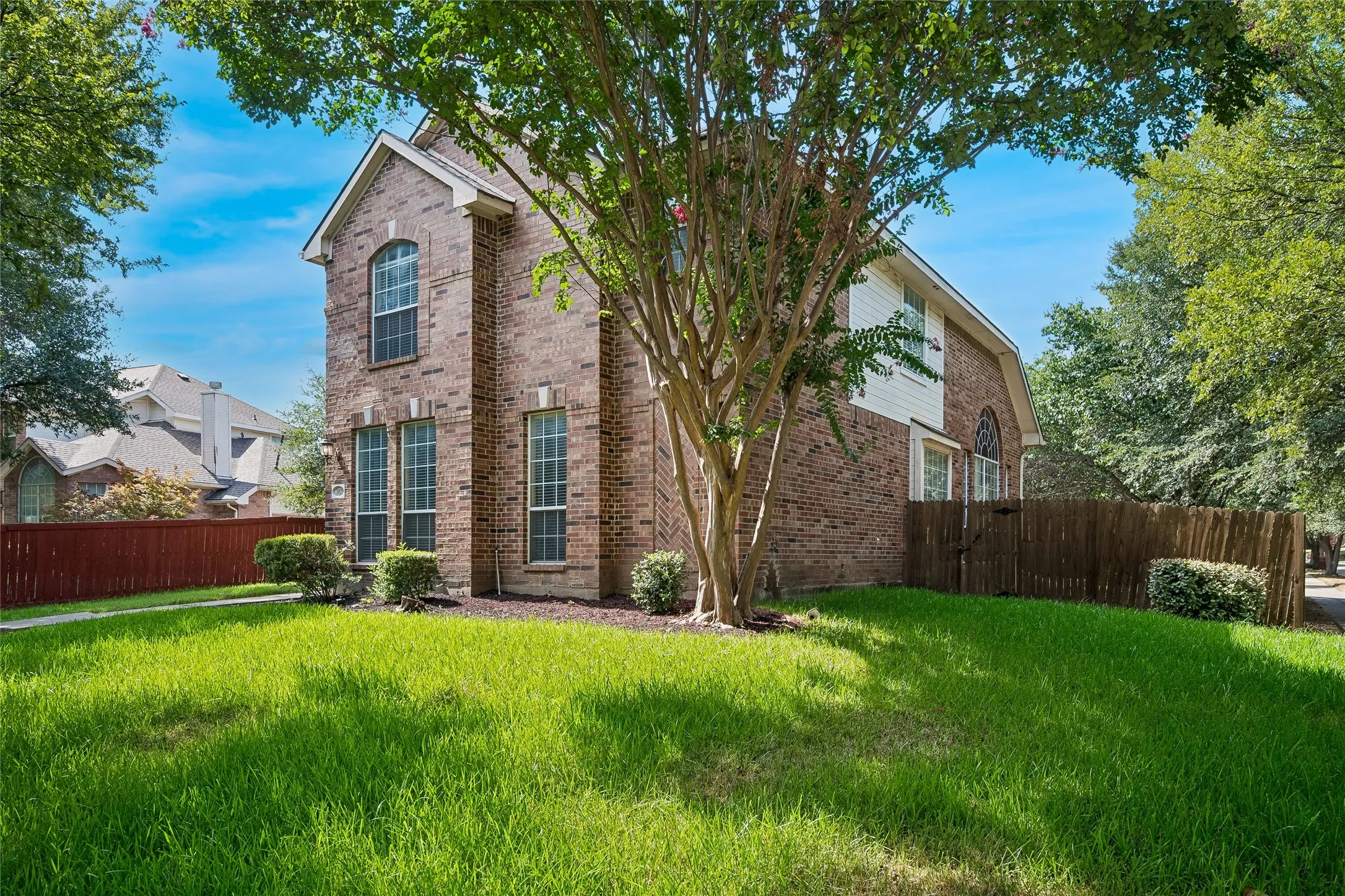 Single Family Residence For Sale in Collin County , 3029 Golden Gate Drive, Plano, Texas 75025, 4 Bedroom, 4 Bathroom, 2 Garage spaces, 2,763 Sqft, built in 1997, mls#21371178, Real Estate Agent in Plano, Homes For Sale in Collin county, Homes For Sale in Plano, Realtor in Plano Texas, Real Estate Brokerage Independent Realty Texas, Luminita Cordes Realtor