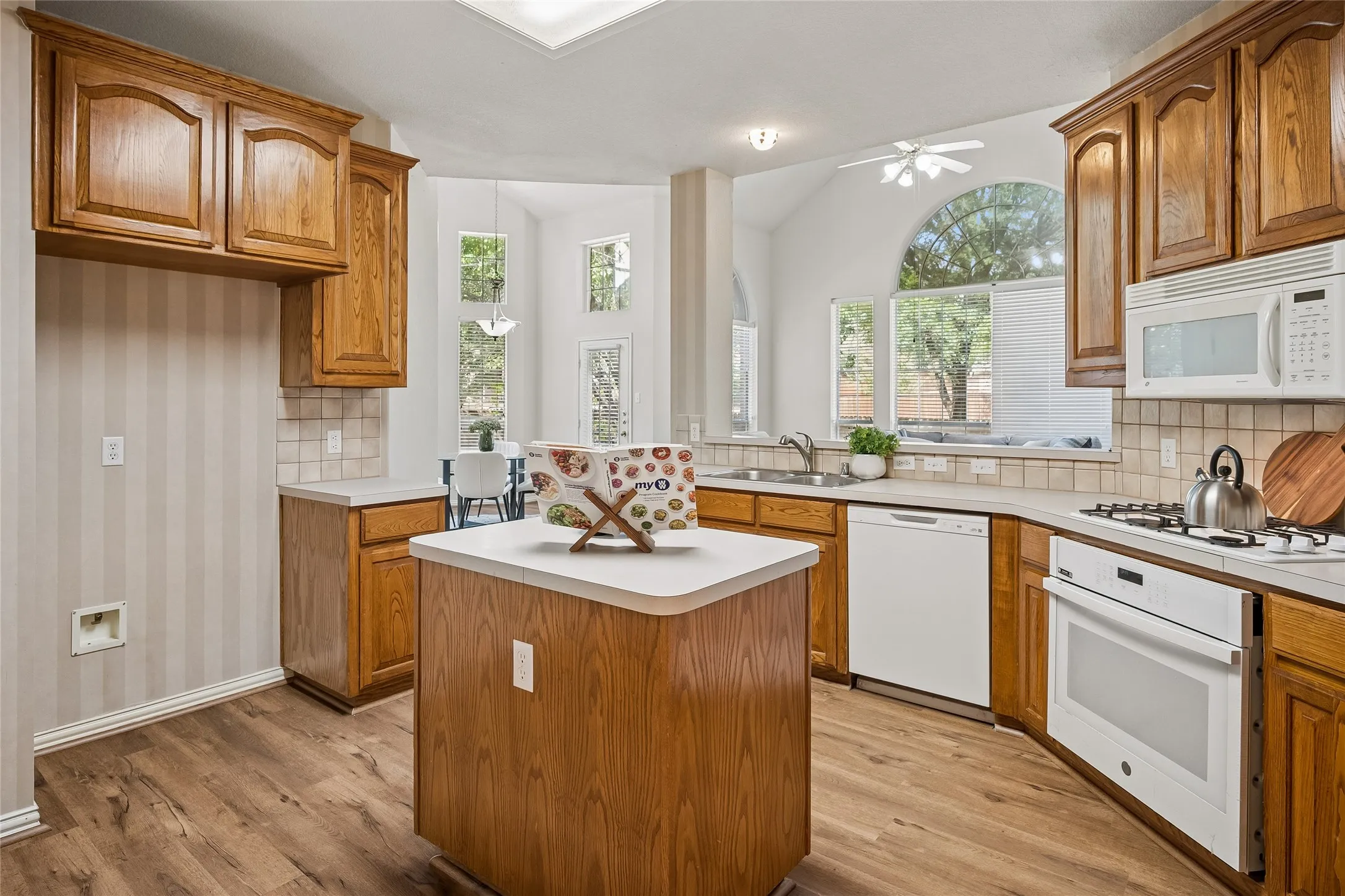 Single Family Residence For Sale in Collin County , 3029 Golden Gate Drive, Plano, Texas 75025, 4 Bedroom, 4 Bathroom, 2 Garage spaces, 2,763 Sqft, built in 1997, mls#21371178, Real Estate Agent in Plano, Homes For Sale in Collin county, Homes For Sale in Plano, Realtor in Plano Texas, Real Estate Brokerage Independent Realty Texas, Luminita Cordes Realtor