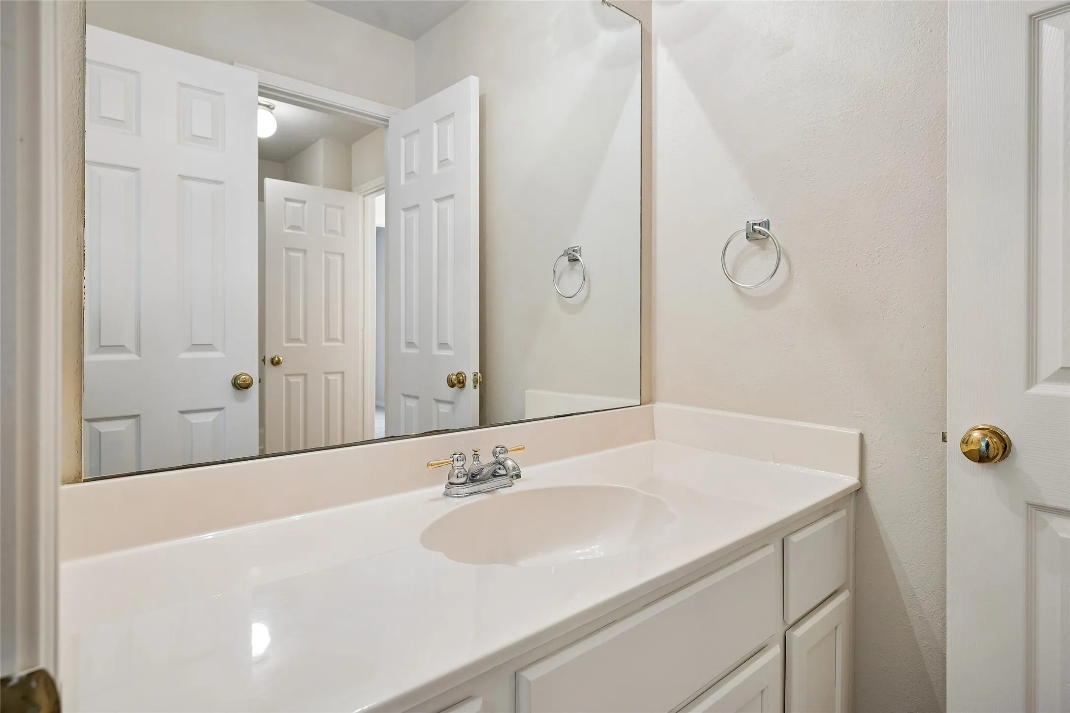 Single Family Residence For Sale in Collin County , 3029 Golden Gate Drive, Plano, Texas 75025, 4 Bedroom, 4 Bathroom, 2 Garage spaces, 2,763 Sqft, built in 1997, mls#21371178, Real Estate Agent in Plano, Homes For Sale in Collin county, Homes For Sale in Plano, Realtor in Plano Texas, Real Estate Brokerage Independent Realty Texas, Luminita Cordes Realtor
