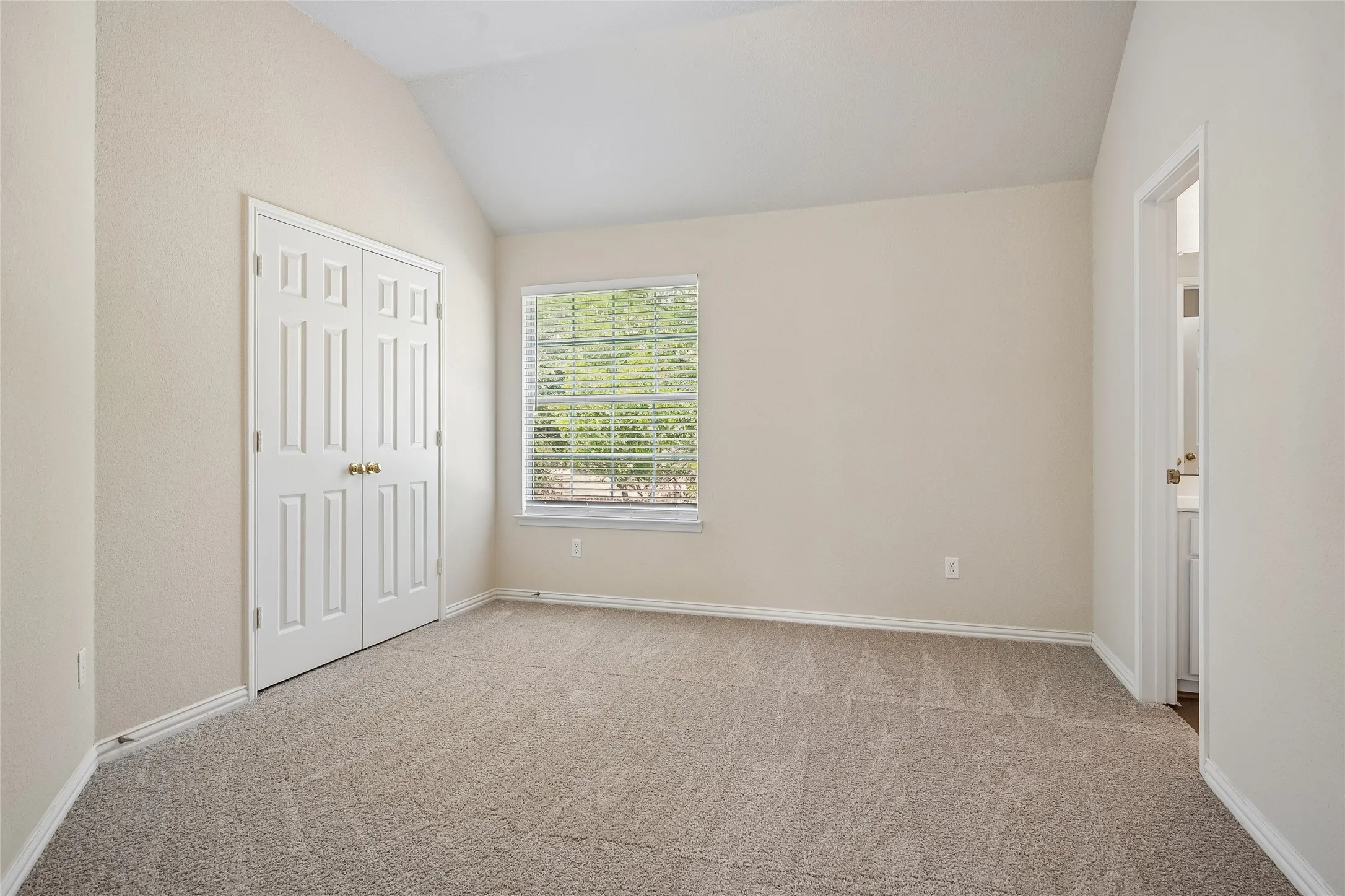 Single Family Residence For Sale in Collin County , 3029 Golden Gate Drive, Plano, Texas 75025, 4 Bedroom, 4 Bathroom, 2 Garage spaces, 2,763 Sqft, built in 1997, mls#21371178, Real Estate Agent in Plano, Homes For Sale in Collin county, Homes For Sale in Plano, Realtor in Plano Texas, Real Estate Brokerage Independent Realty Texas, Luminita Cordes Realtor